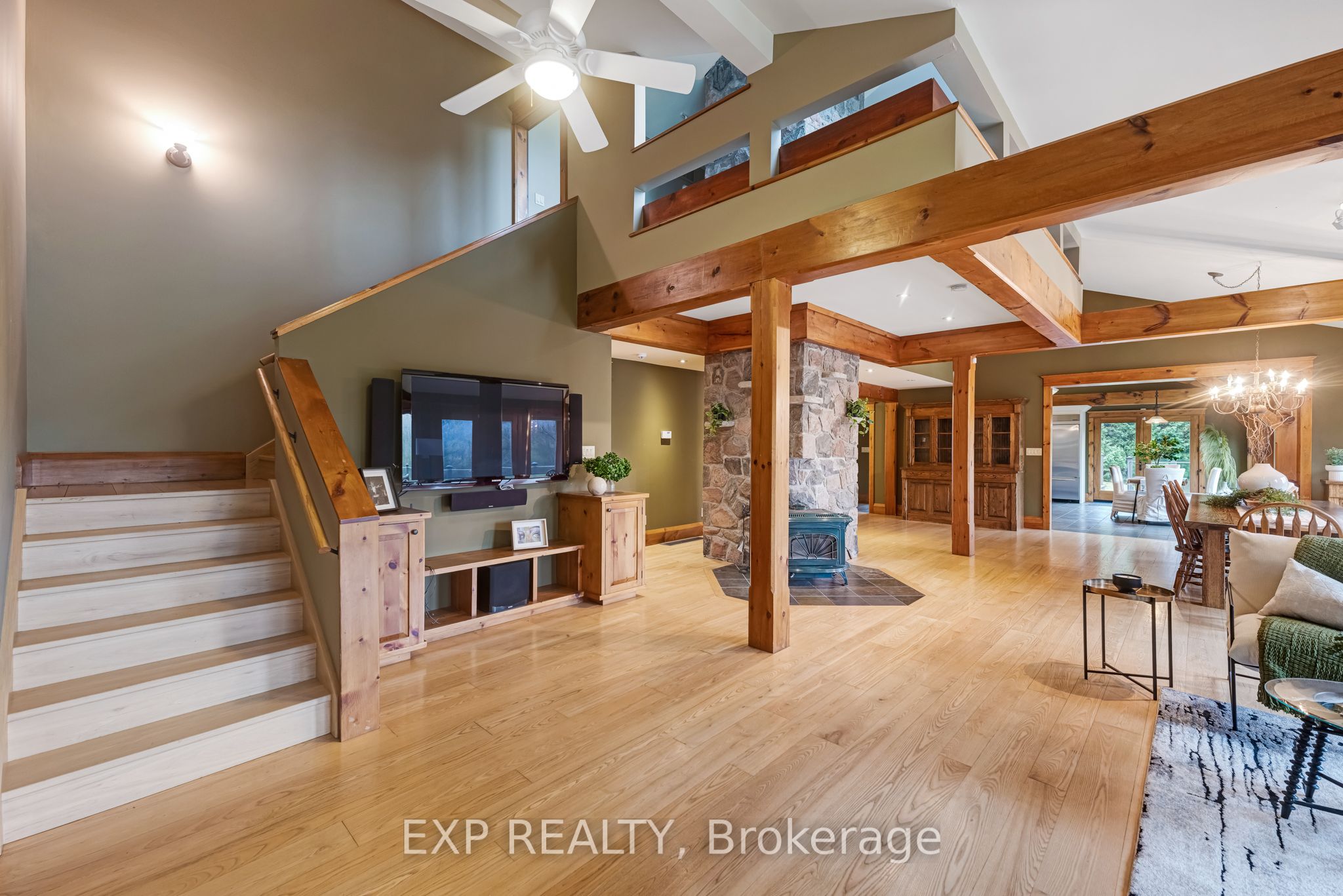 18340 Bathurst Street Property Photo 8