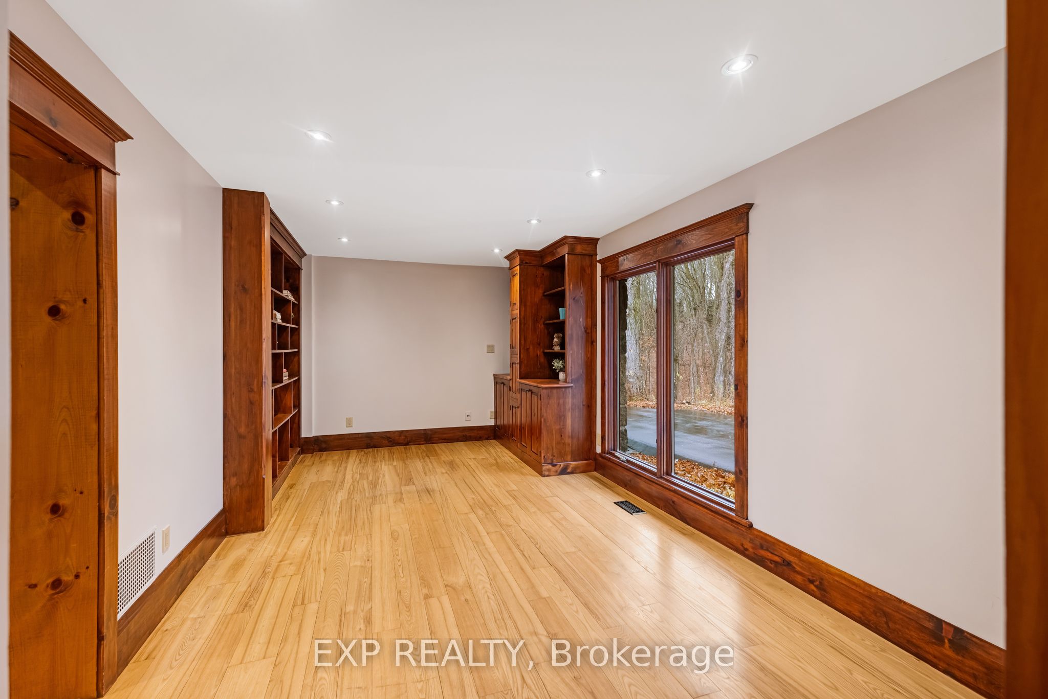 18340 Bathurst Street Property Photo 18