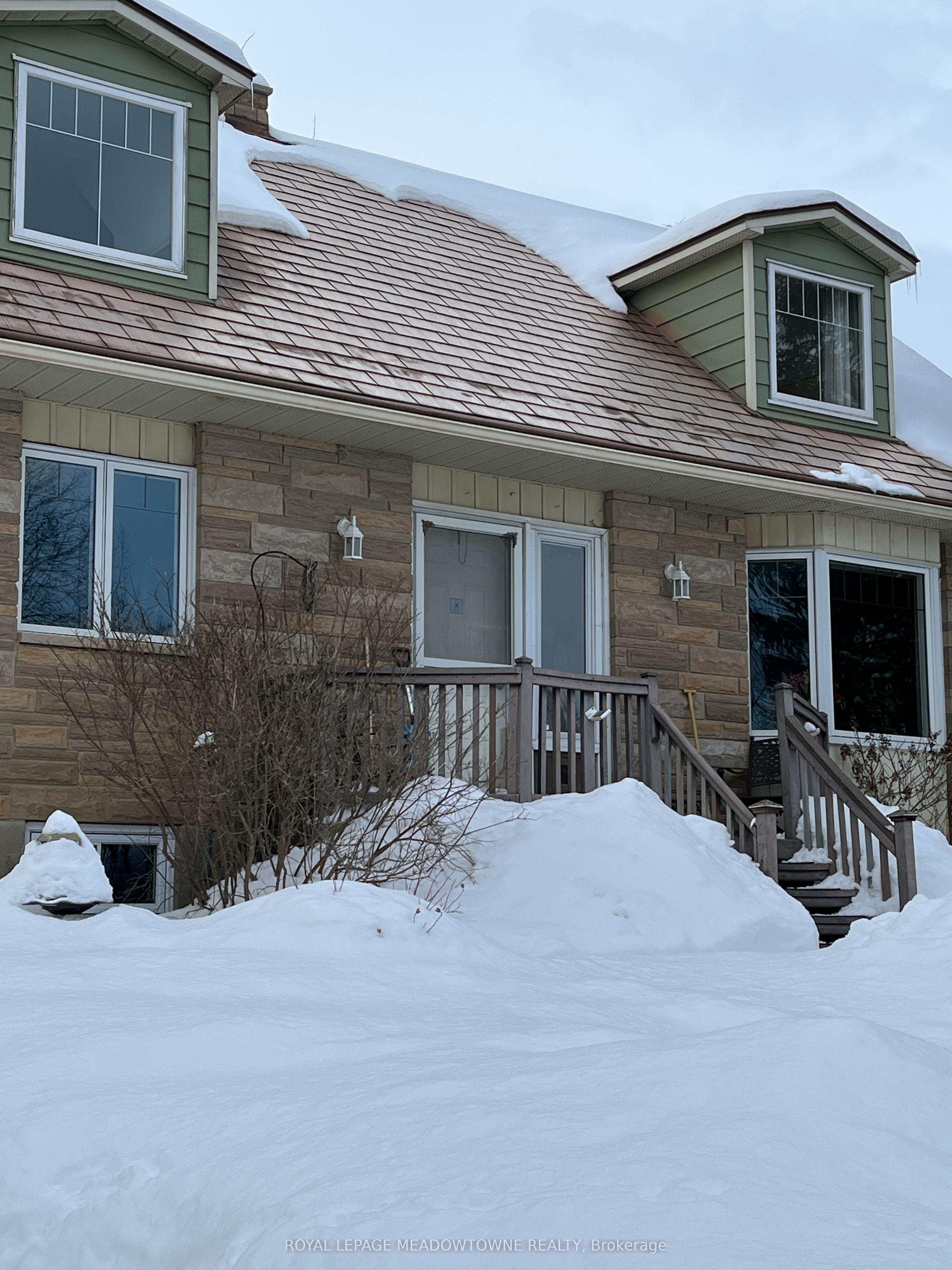 6824 10 Line Property Photo