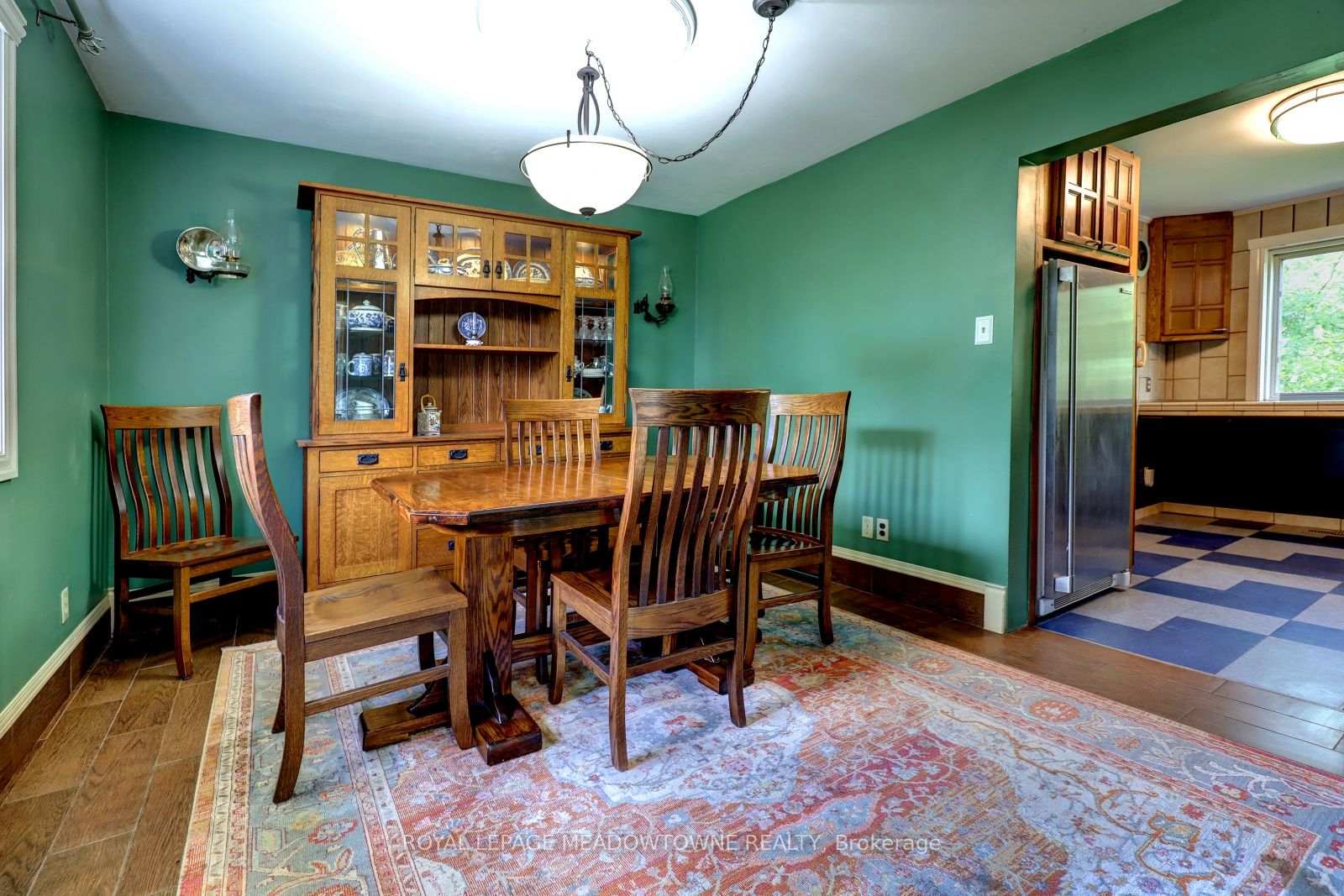6824 10th Line Property Photo 8
