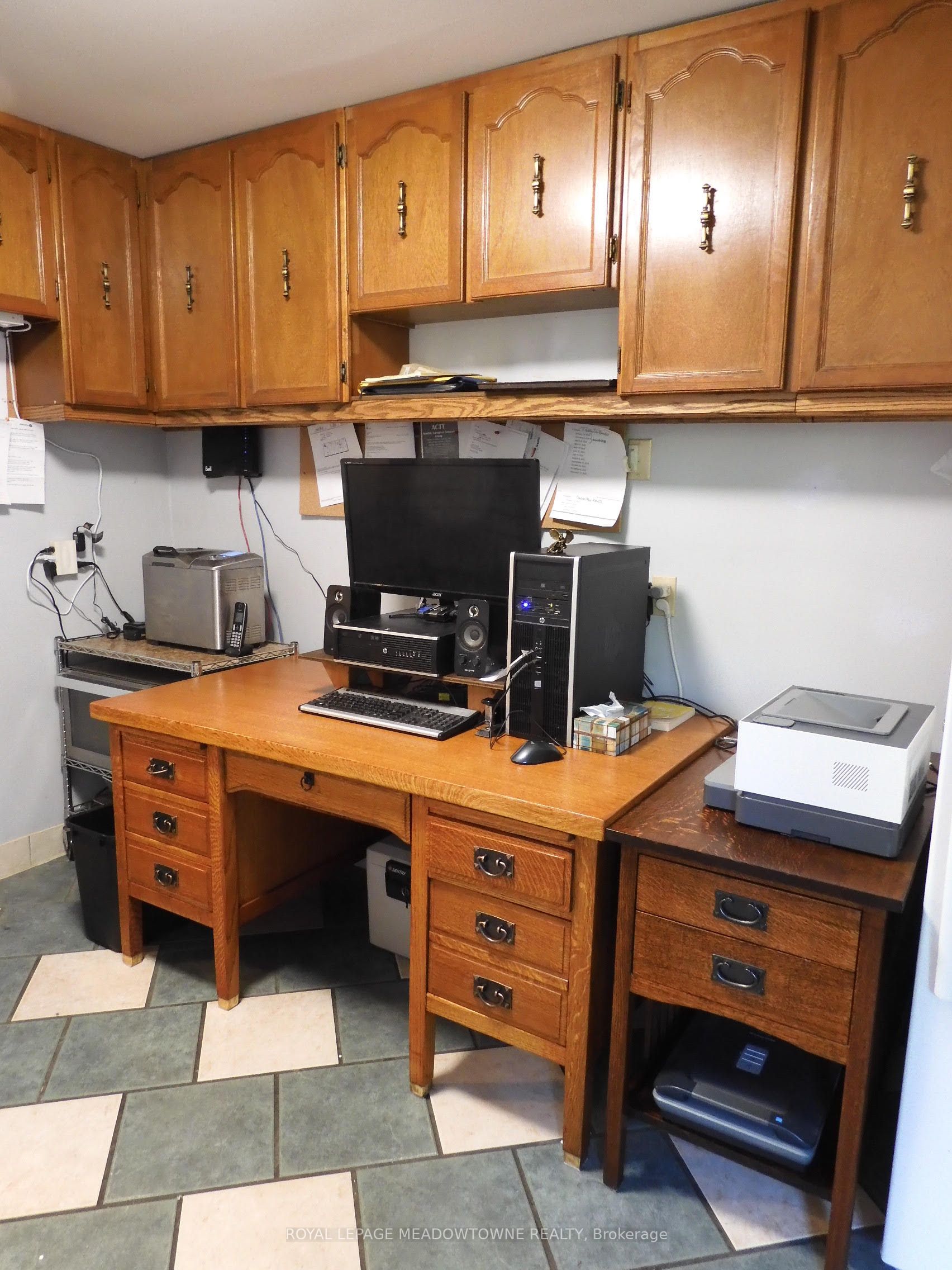 6824 10th Line Property Photo 11