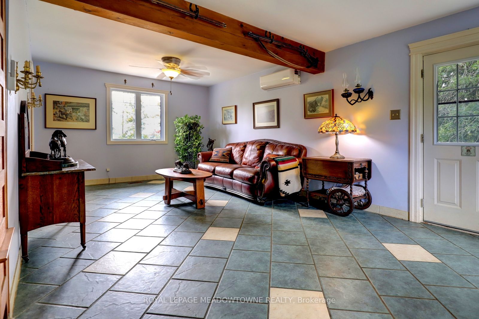 6824 10th Line Property Photo 12