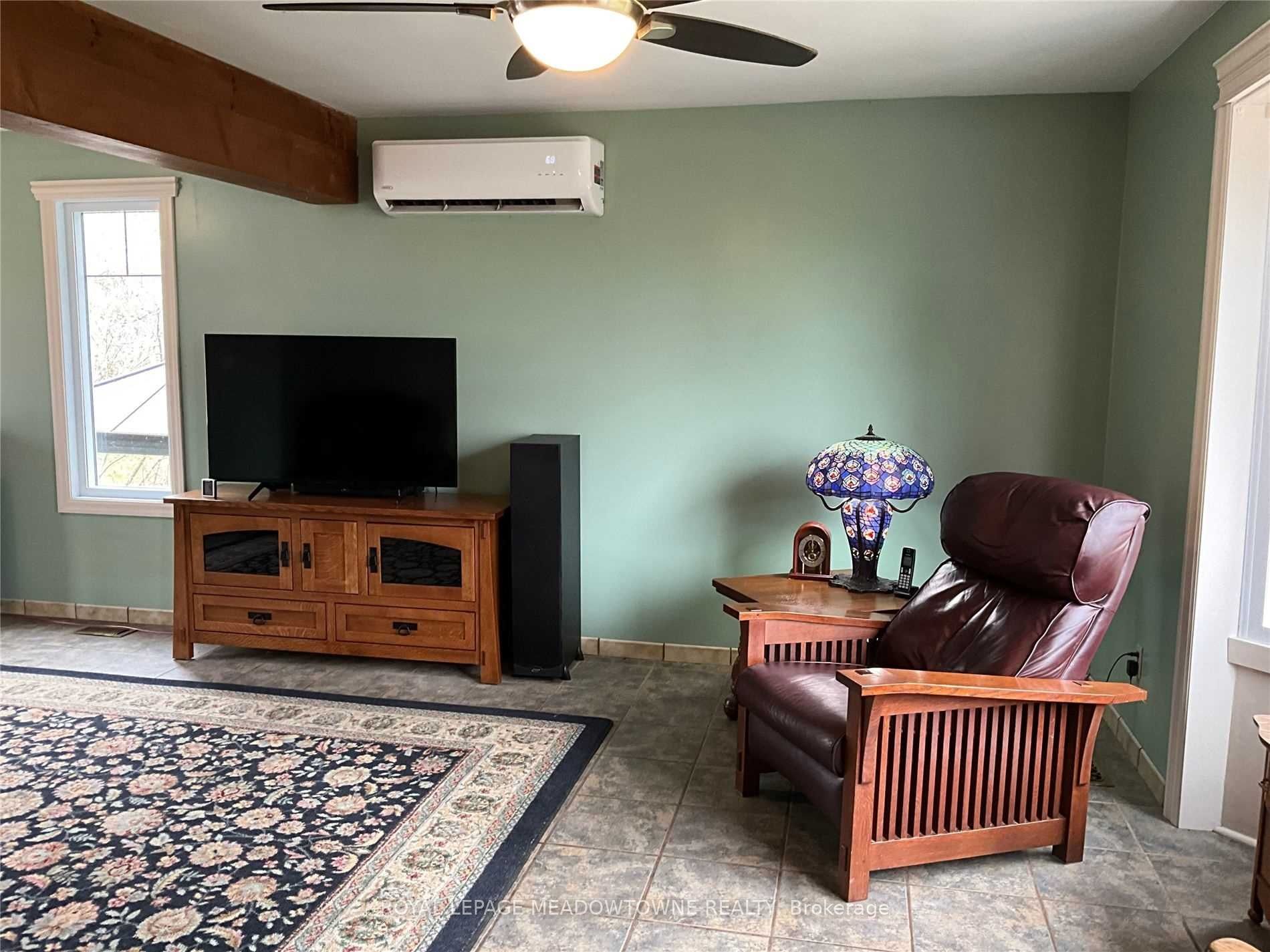 6824 10th Line Property Photo 15