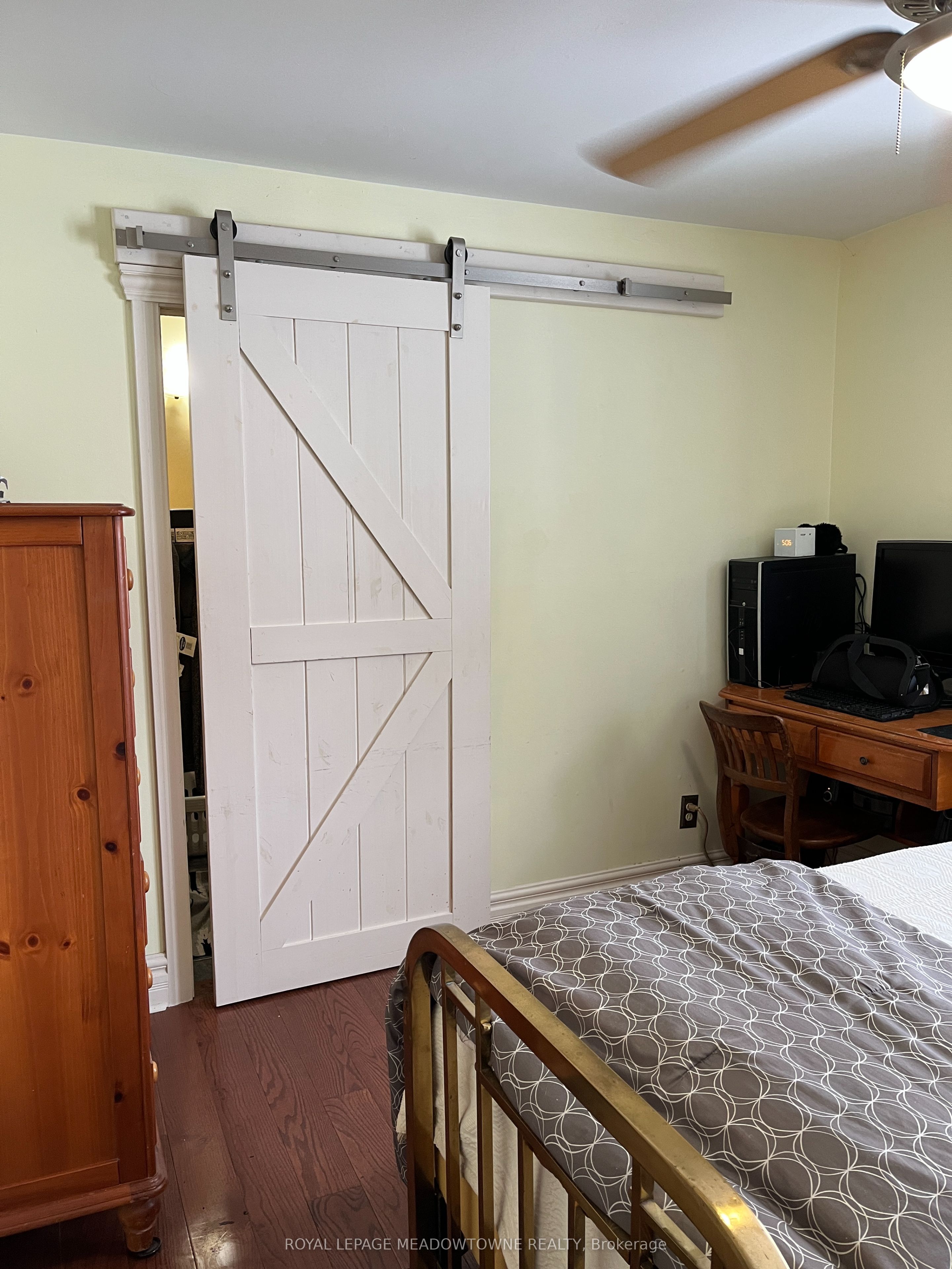 6824 10th Line Property Photo 17