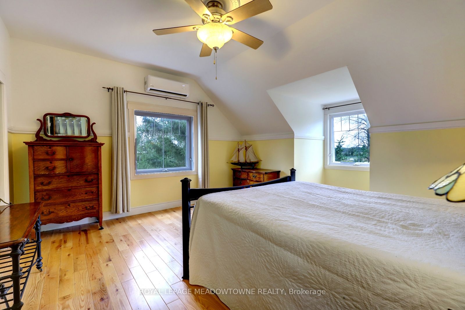 6824 10th Line Property Photo 19