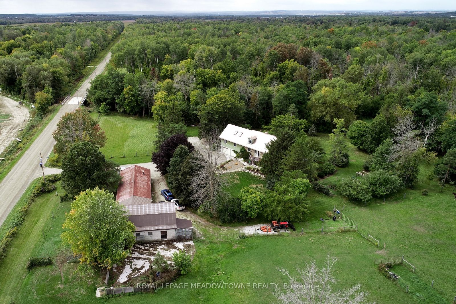 6824 10th Line Property Photo 32