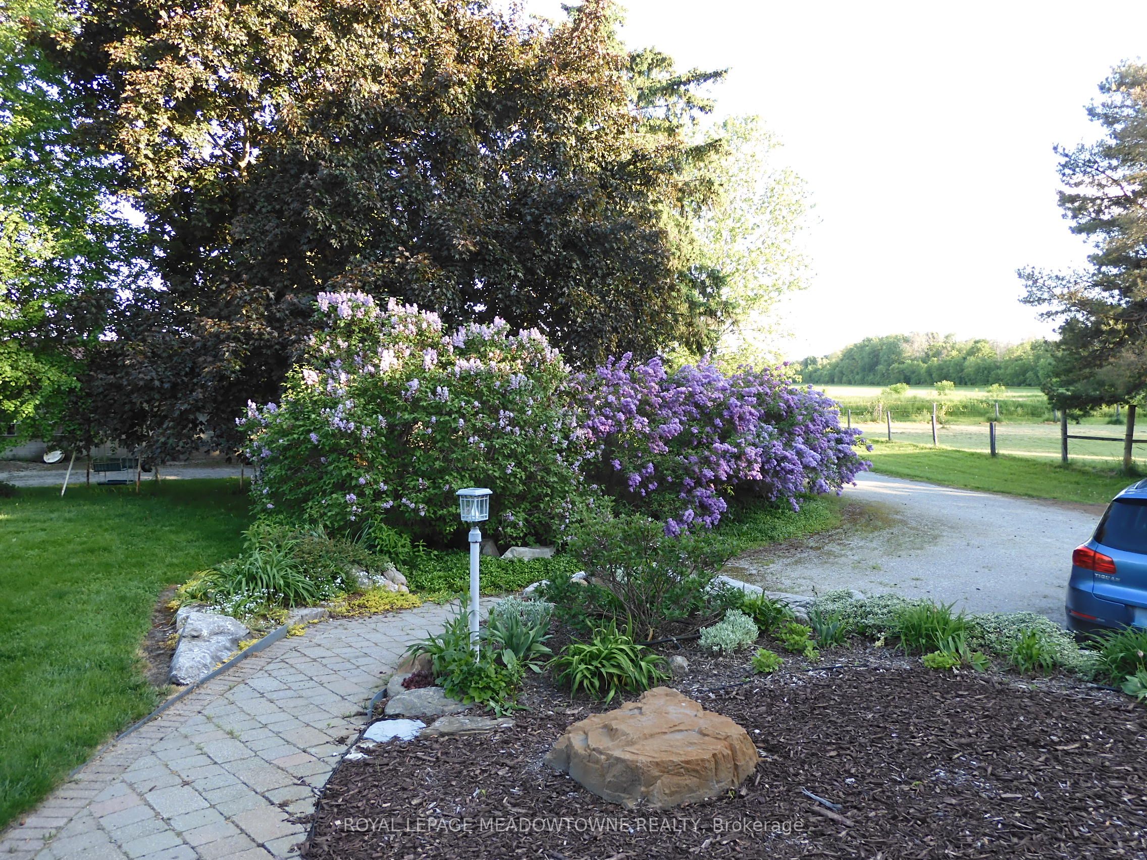 6824 10th Line Property Photo 34