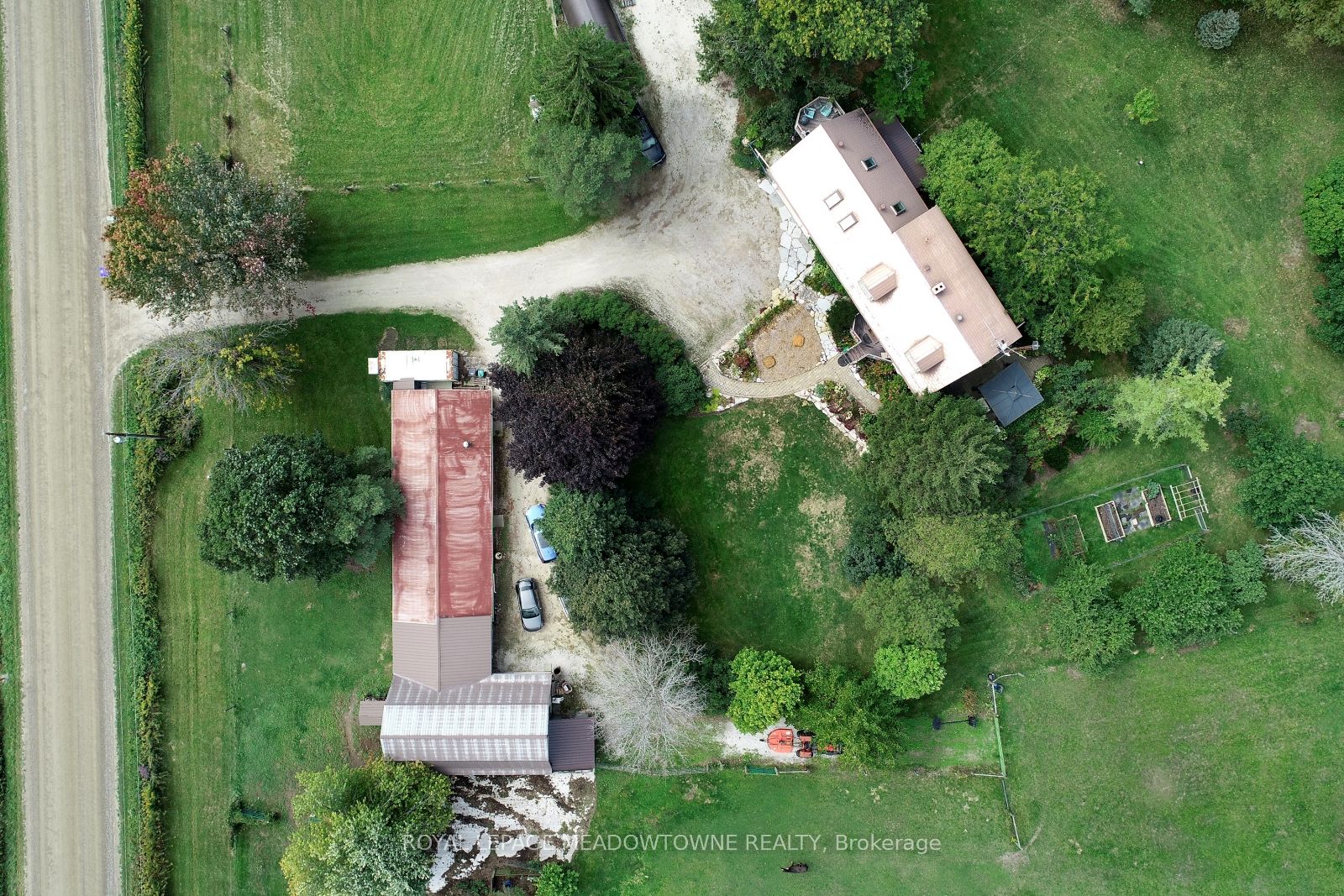 6824 10th Line Property Photo 36