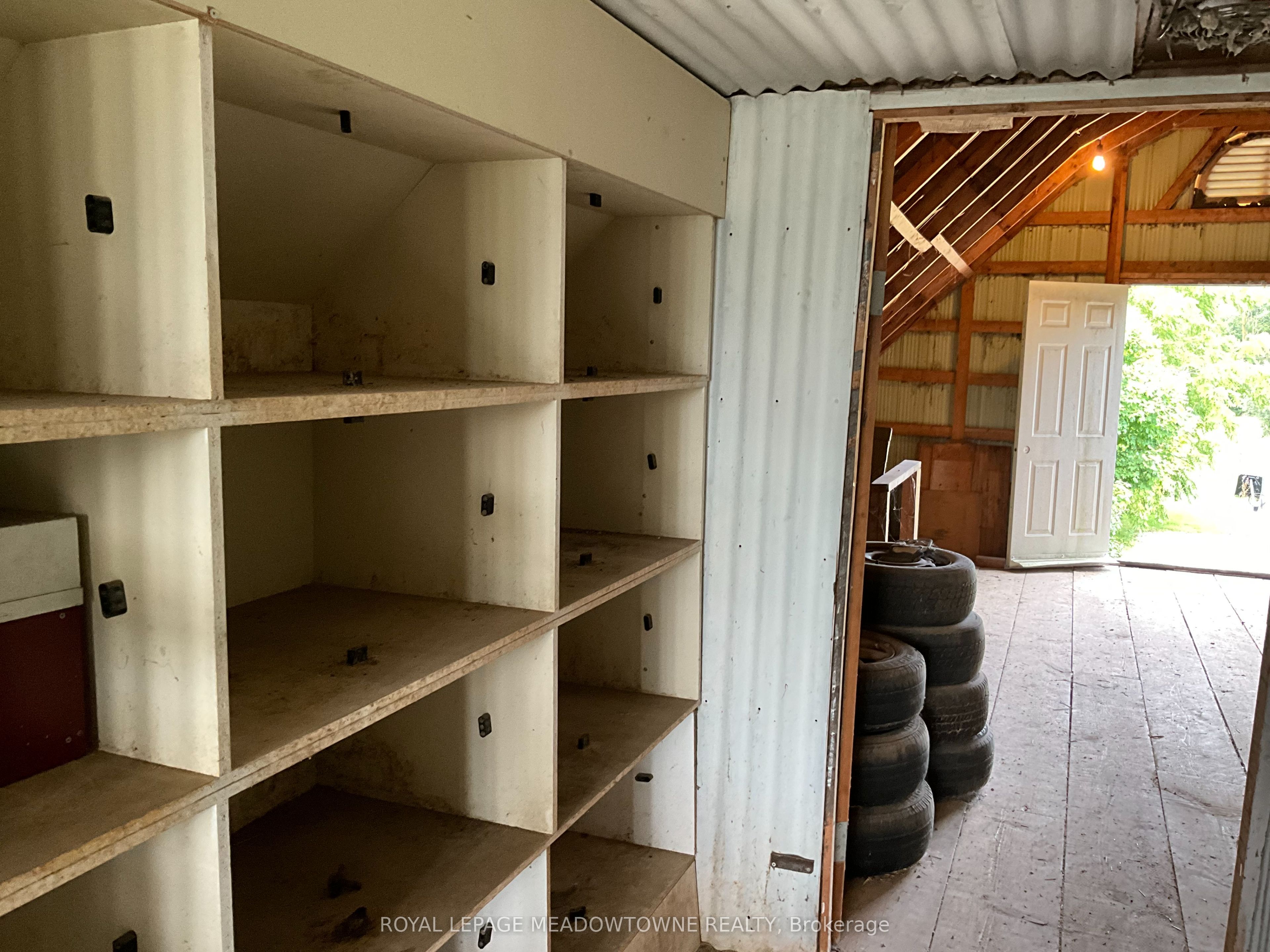 6824 10th Line Property Photo 40