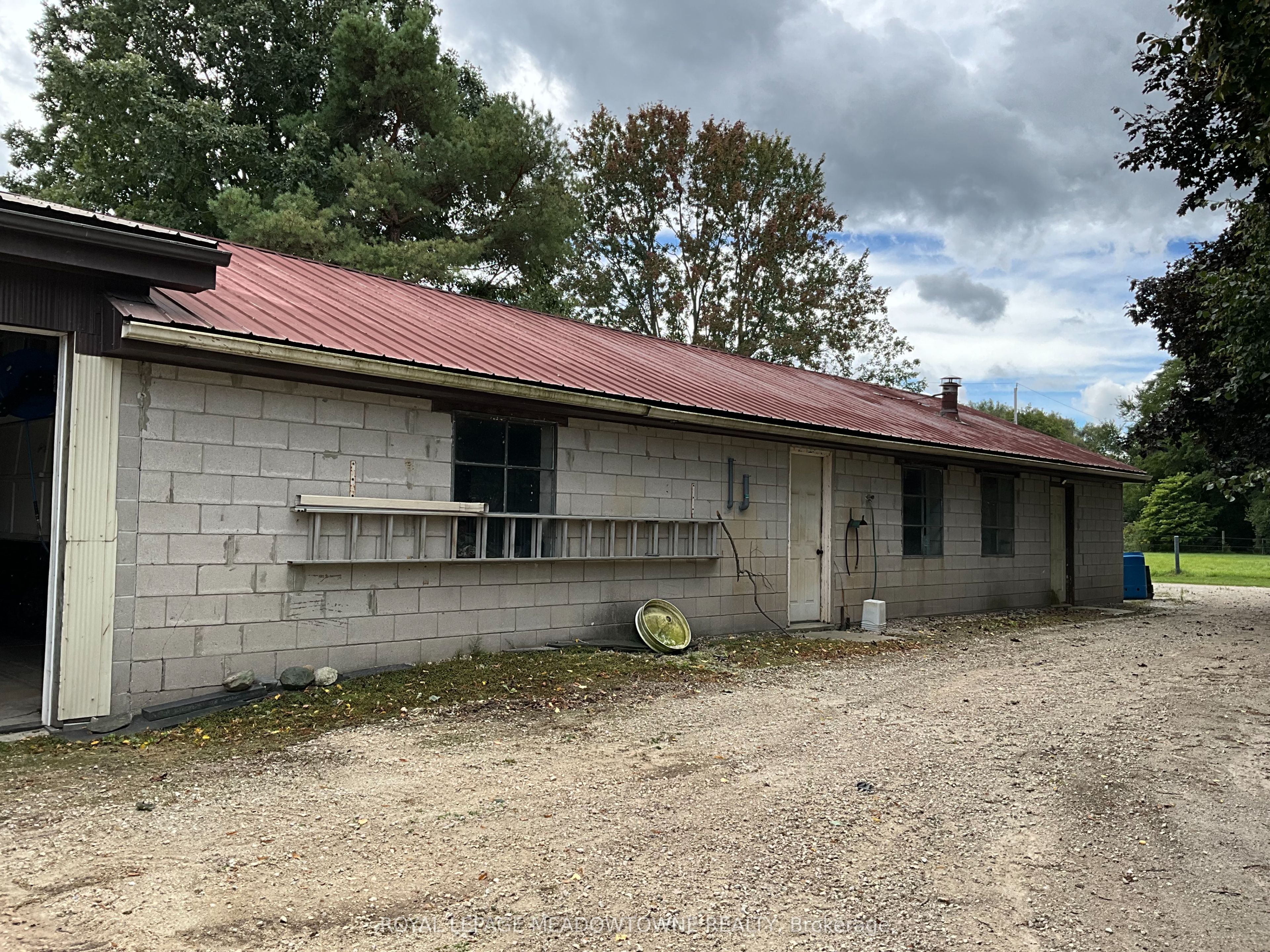 6824 10th Line Property Photo 41