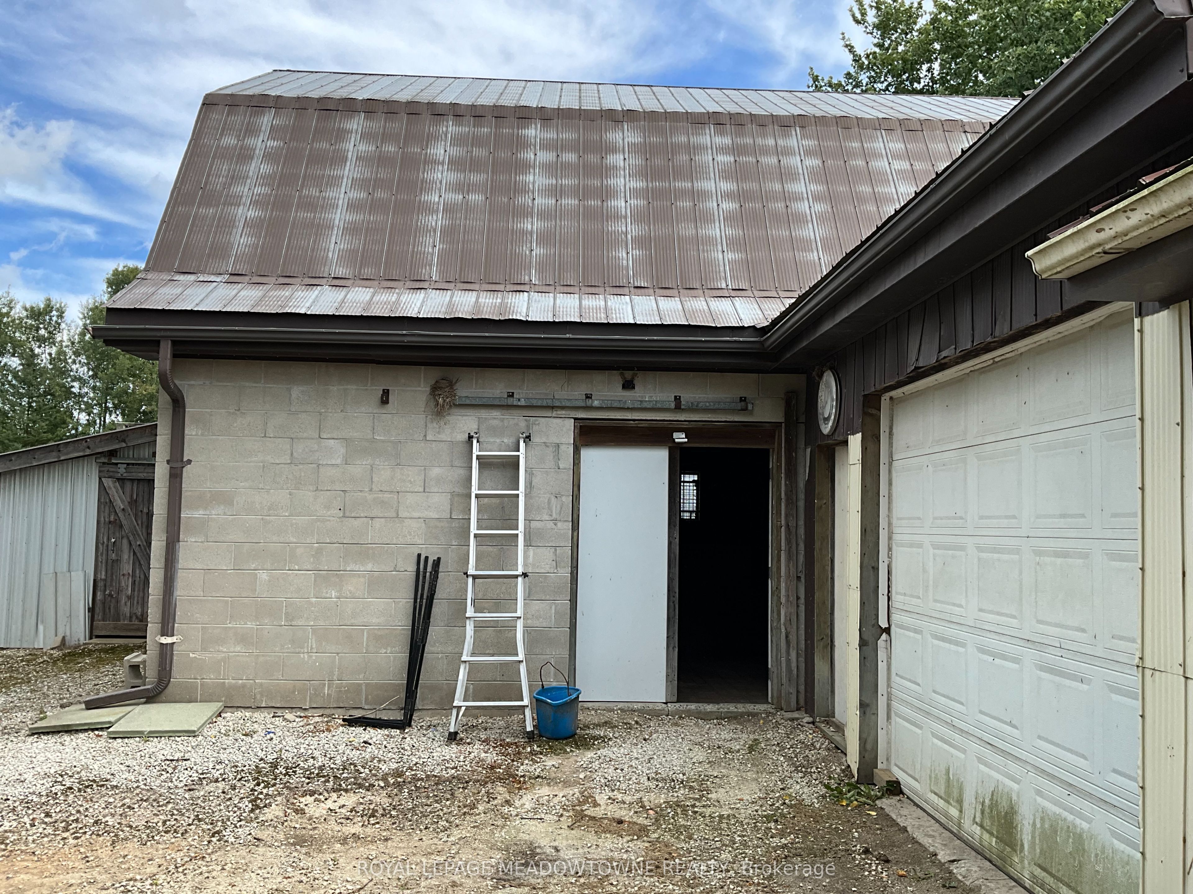 6824 10th Line Property Photo 42