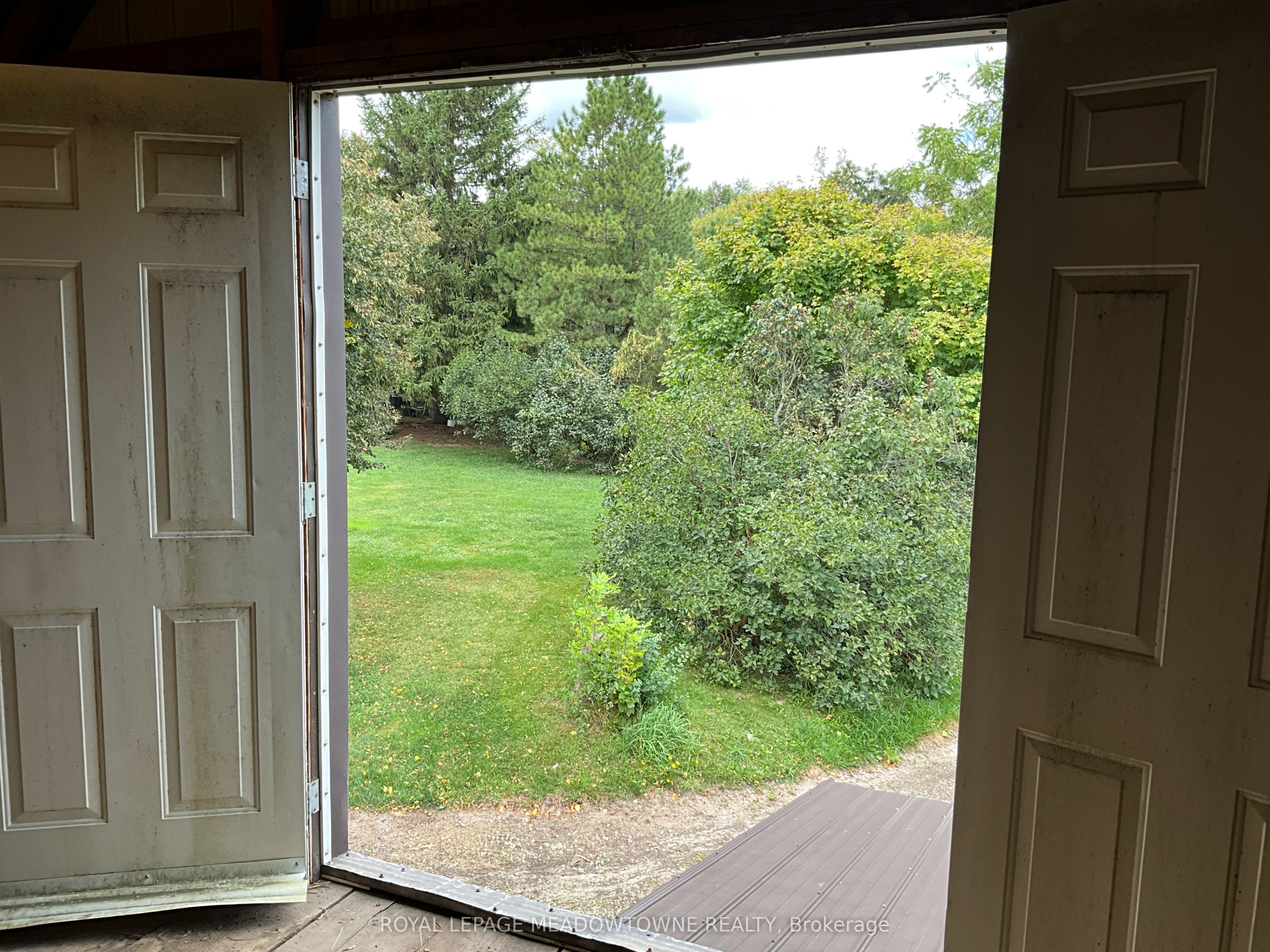 6824 10th Line Property Photo 44