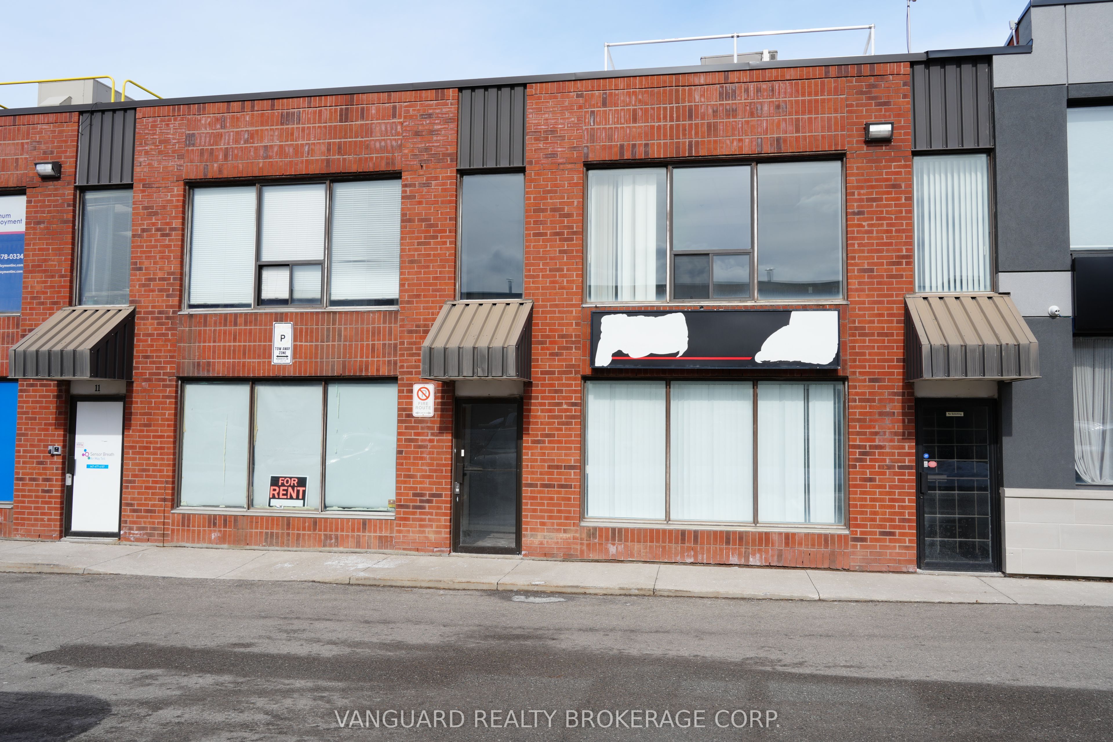 #13 - 410 Chrislea Road Property Photo 4