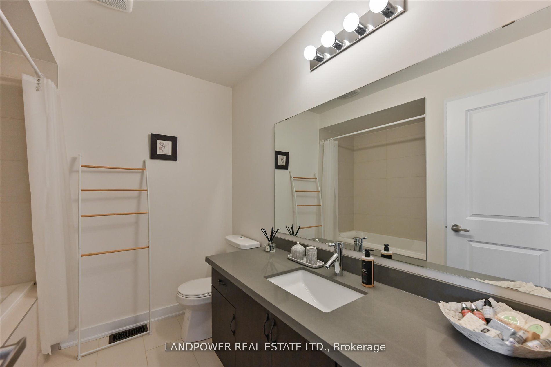 108 Dariole Drive Property Photo 6