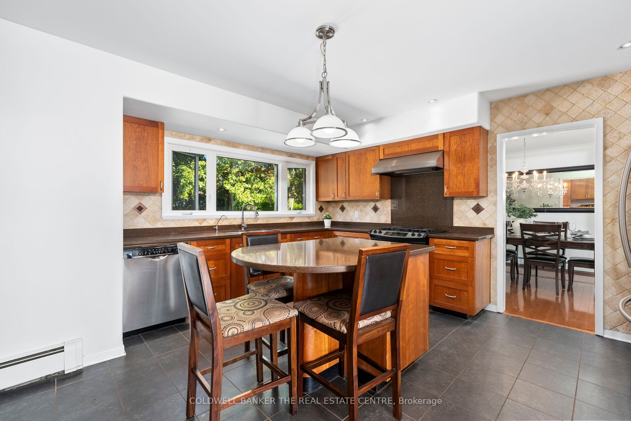 2546 9th Line Property Photo 9