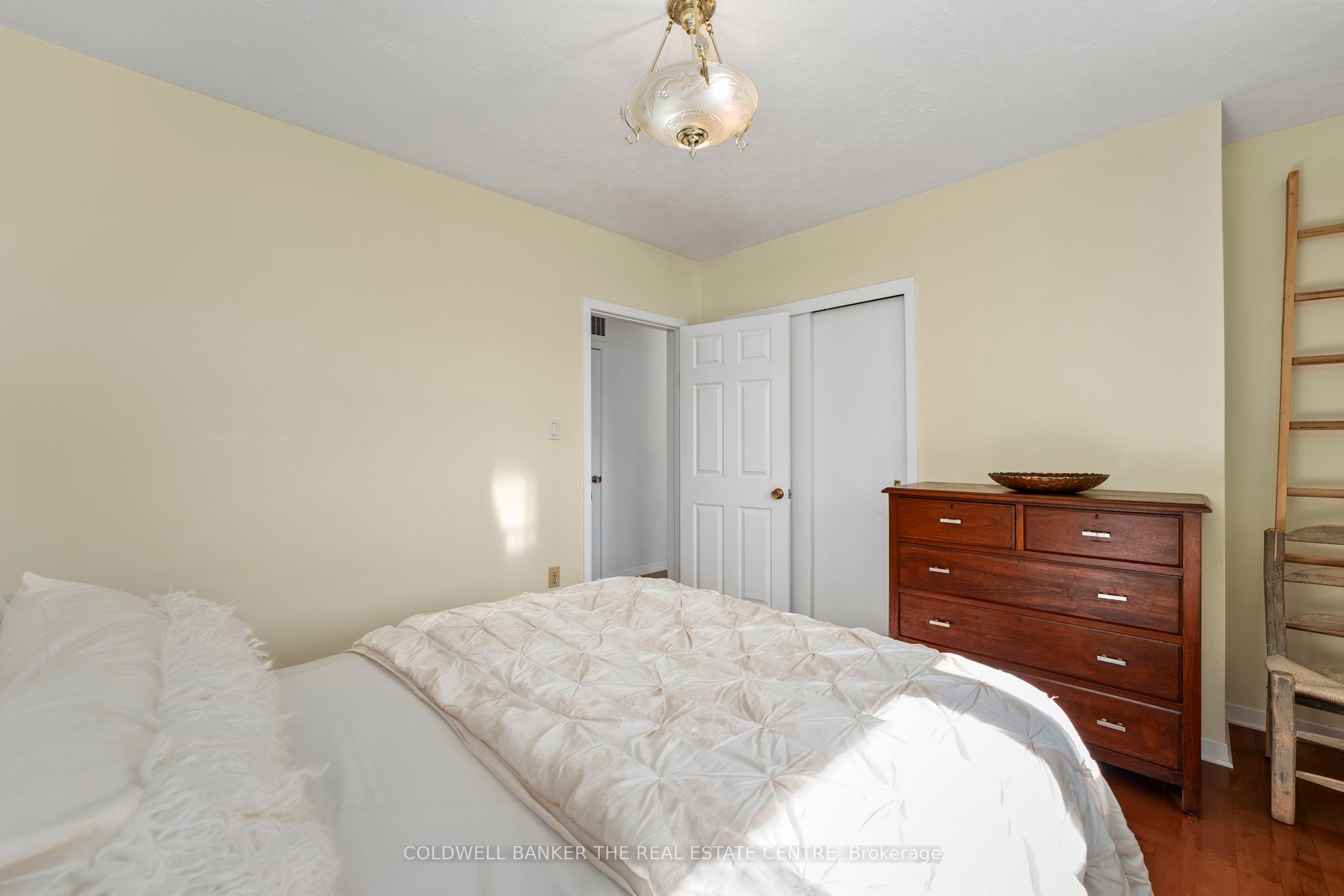 2546 9th Line Property Photo 16