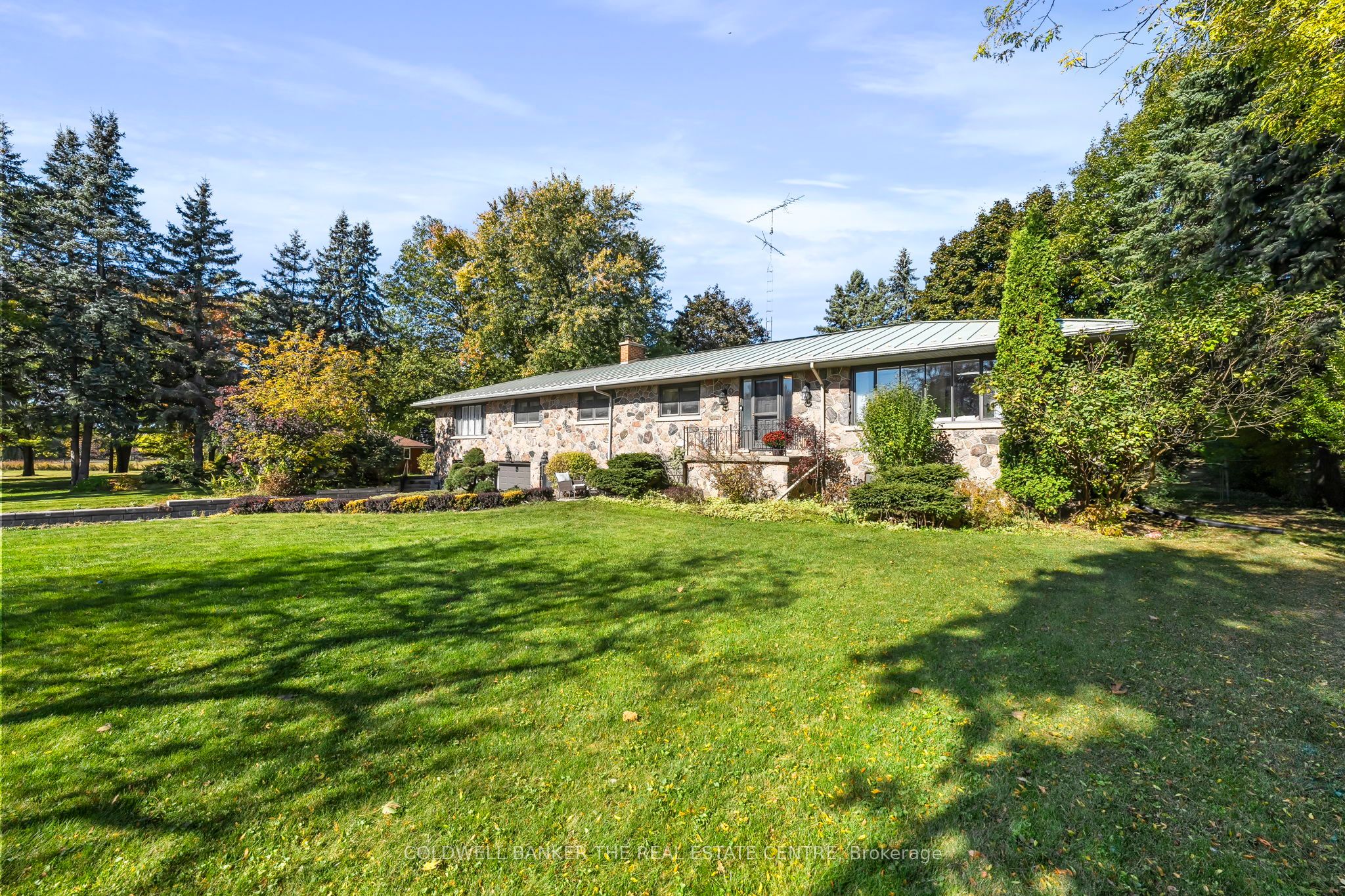 2546 9th Line Property Photo 18