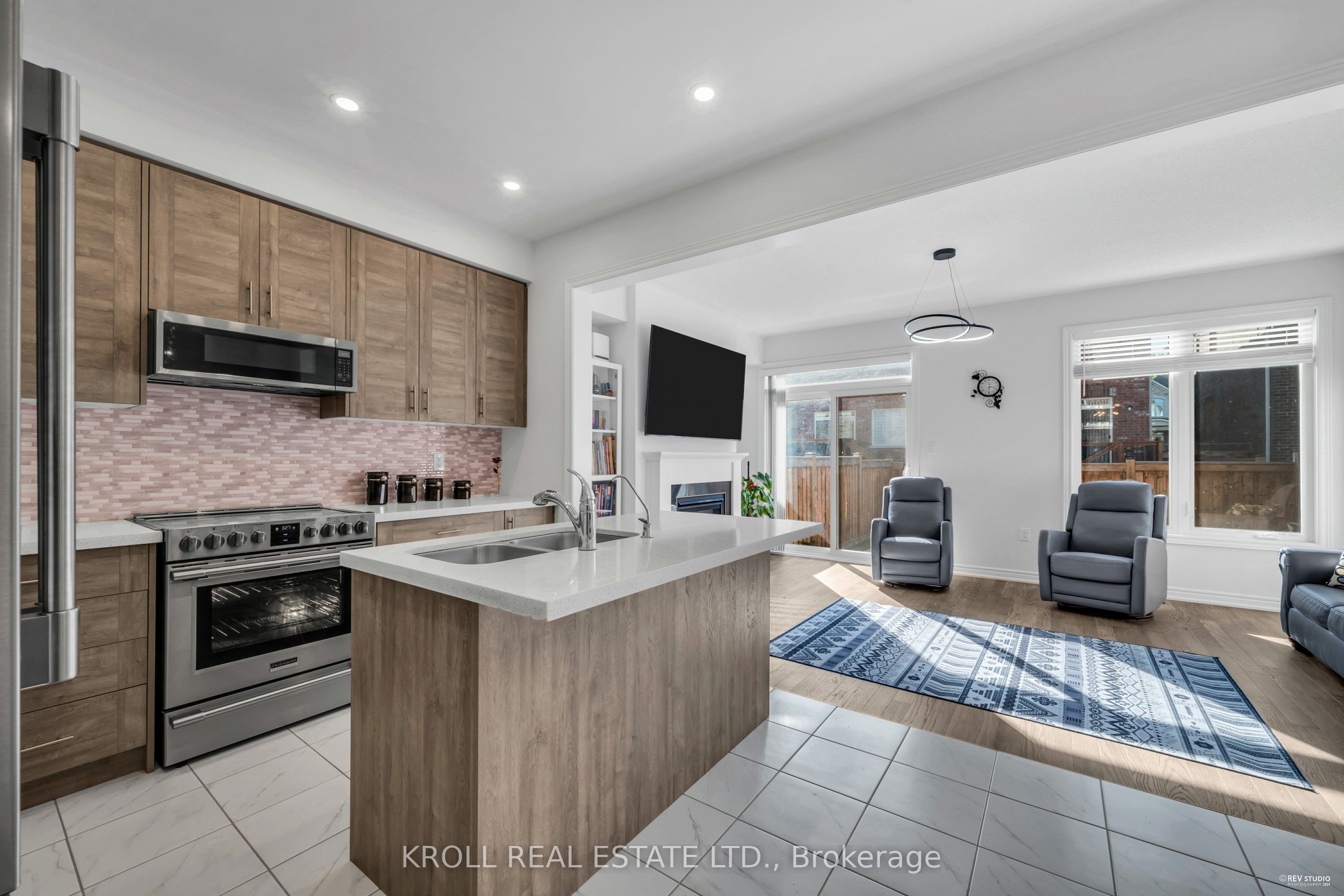 26 Frederick Taylor Way Property Photo 4