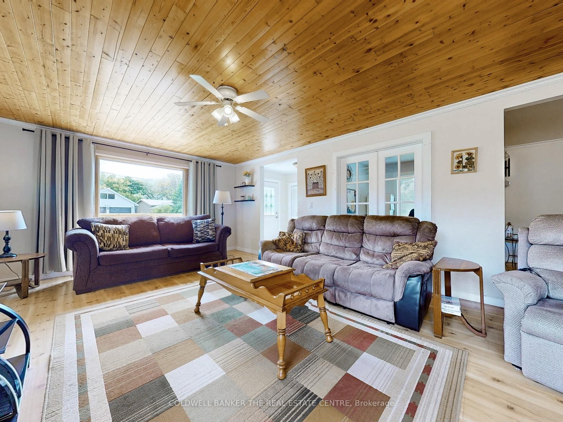910 Barry Avenue Property Photo 11