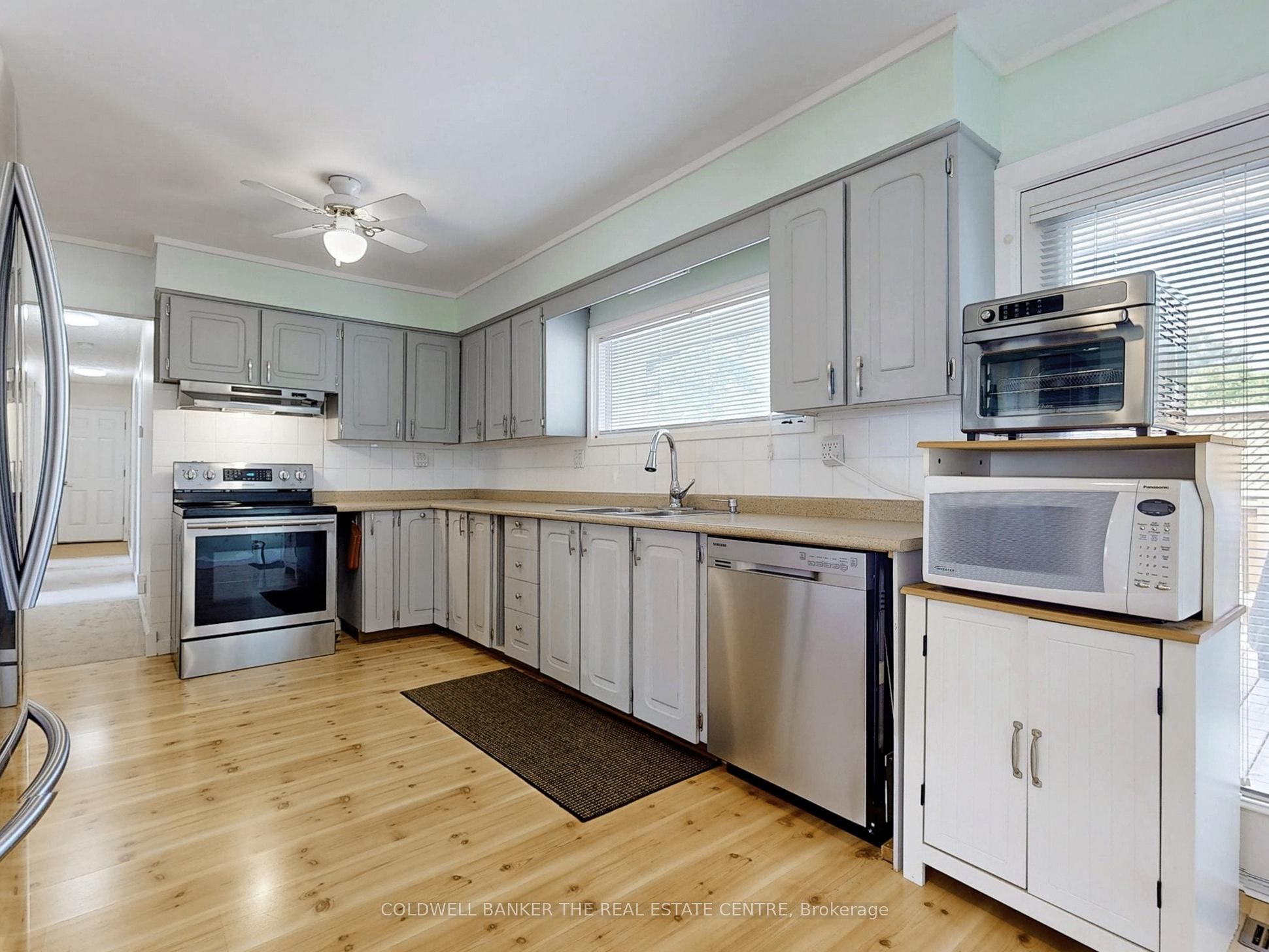 910 Barry Avenue Property Photo 19