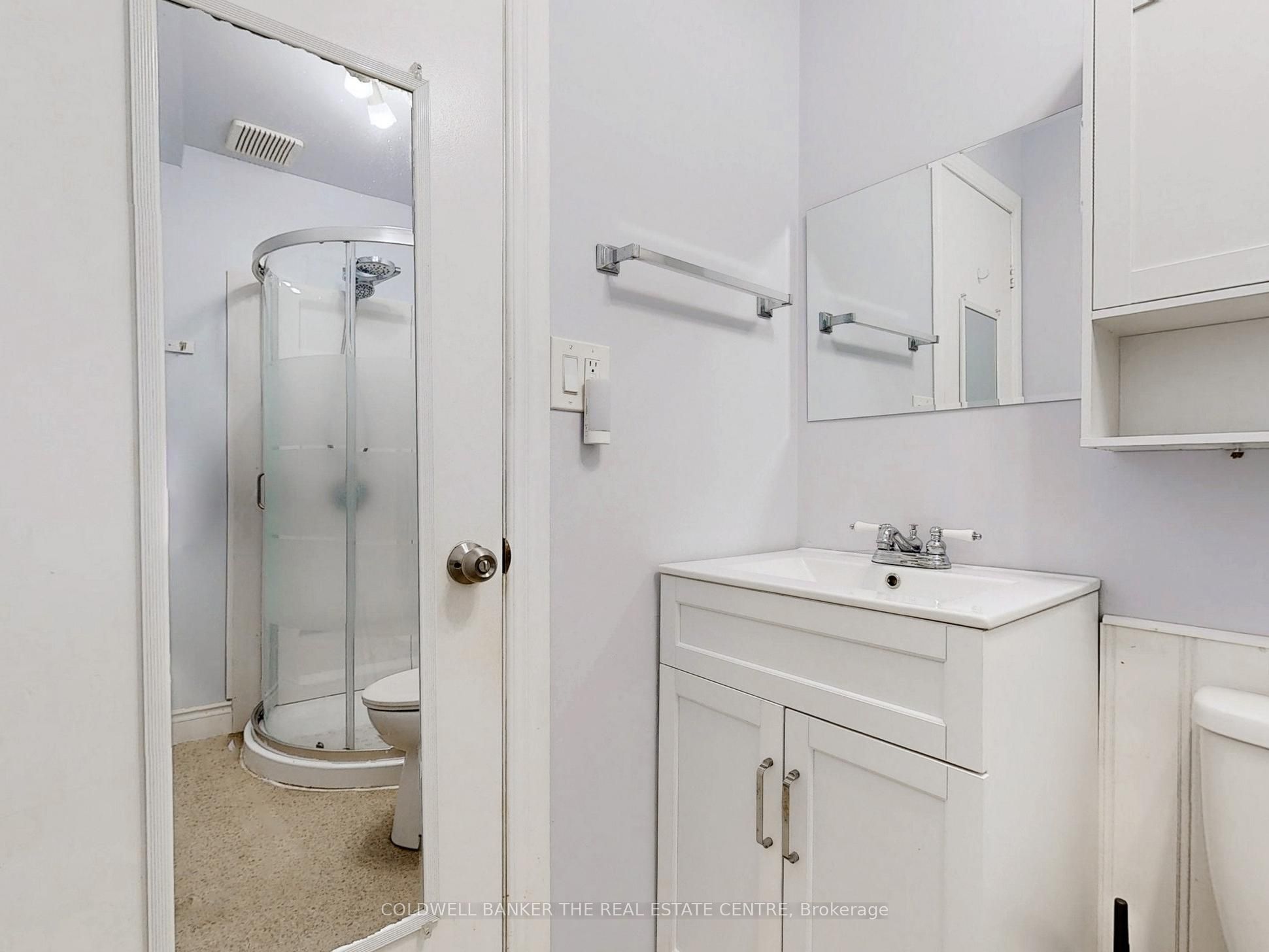 910 Barry Avenue Property Photo 33