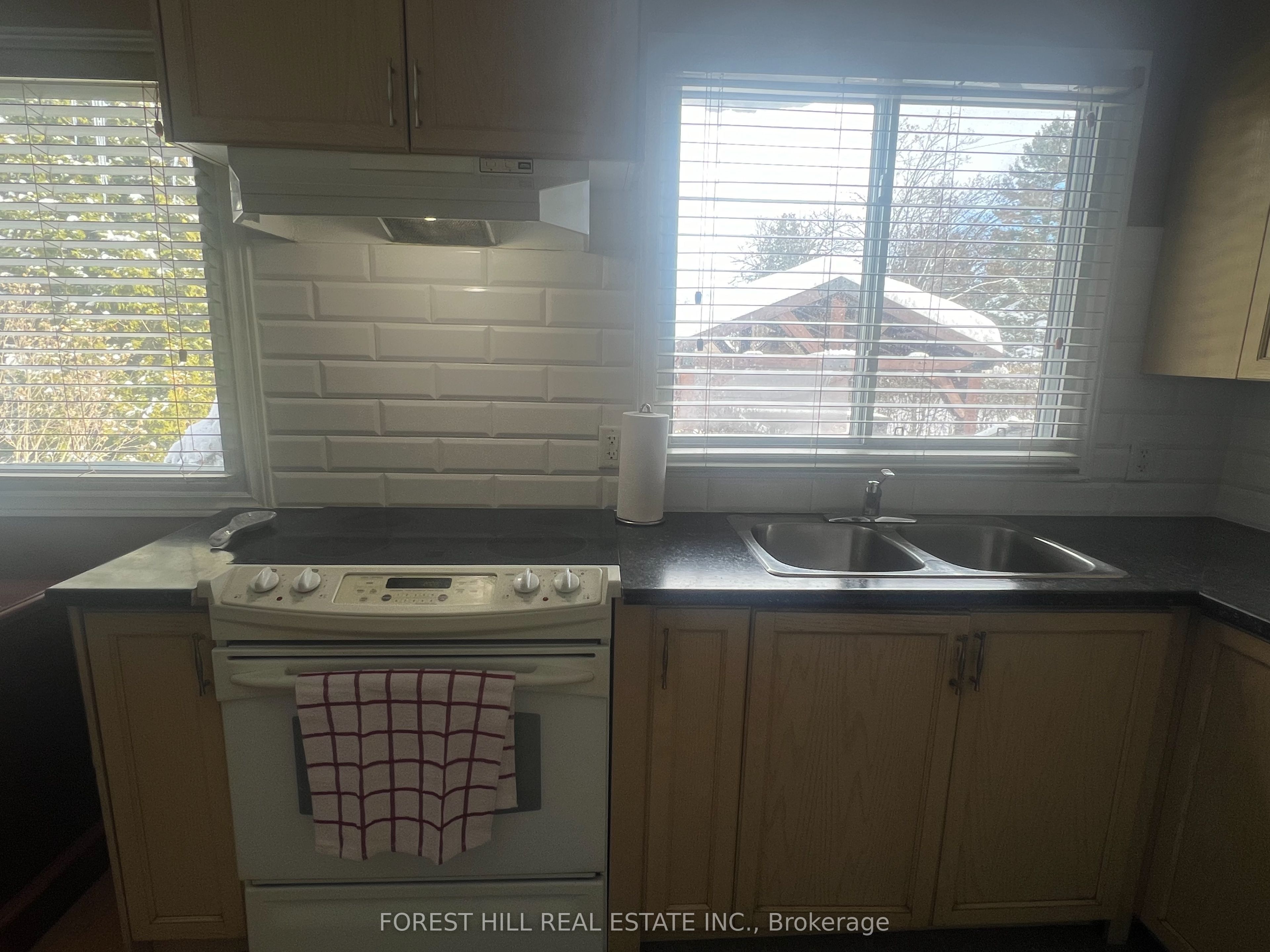 3944 Lakeview Road Property Photo 4