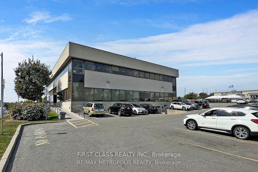 #200 - 7481 Woodbine Avenue Property Photo 2