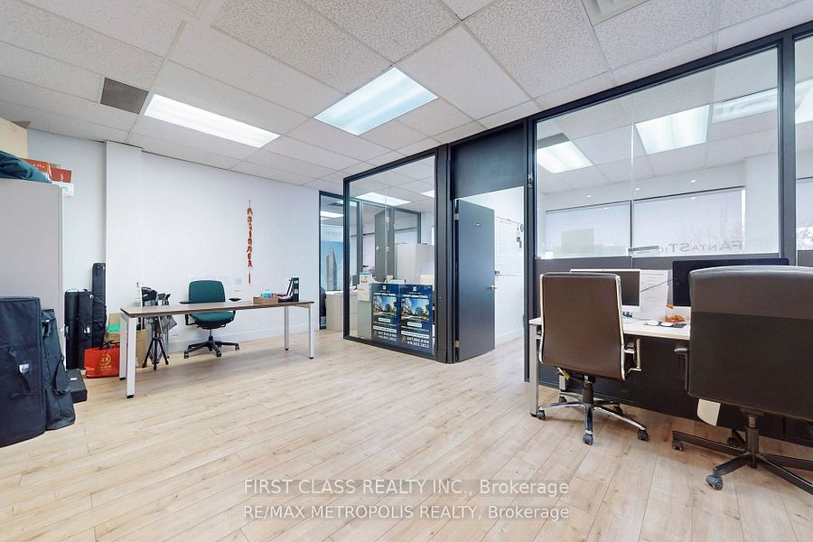 #200 - 7481 Woodbine Avenue Property Photo 4