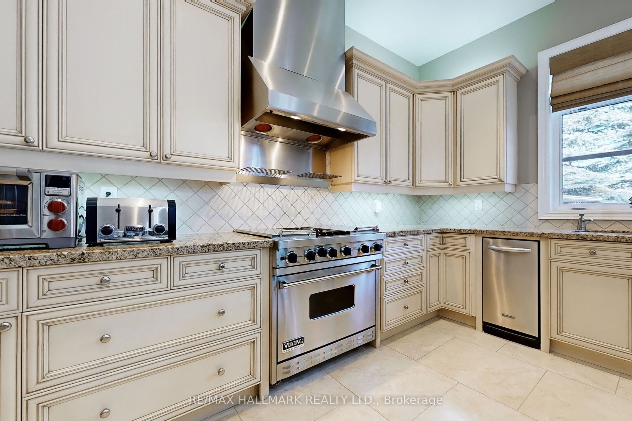 350 Paradelle Drive Property Photo 12