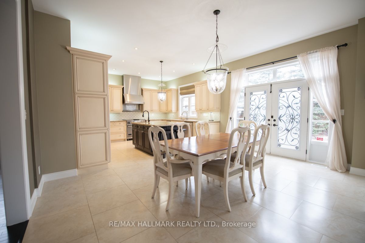 350 Paradelle Drive Property Photo 16