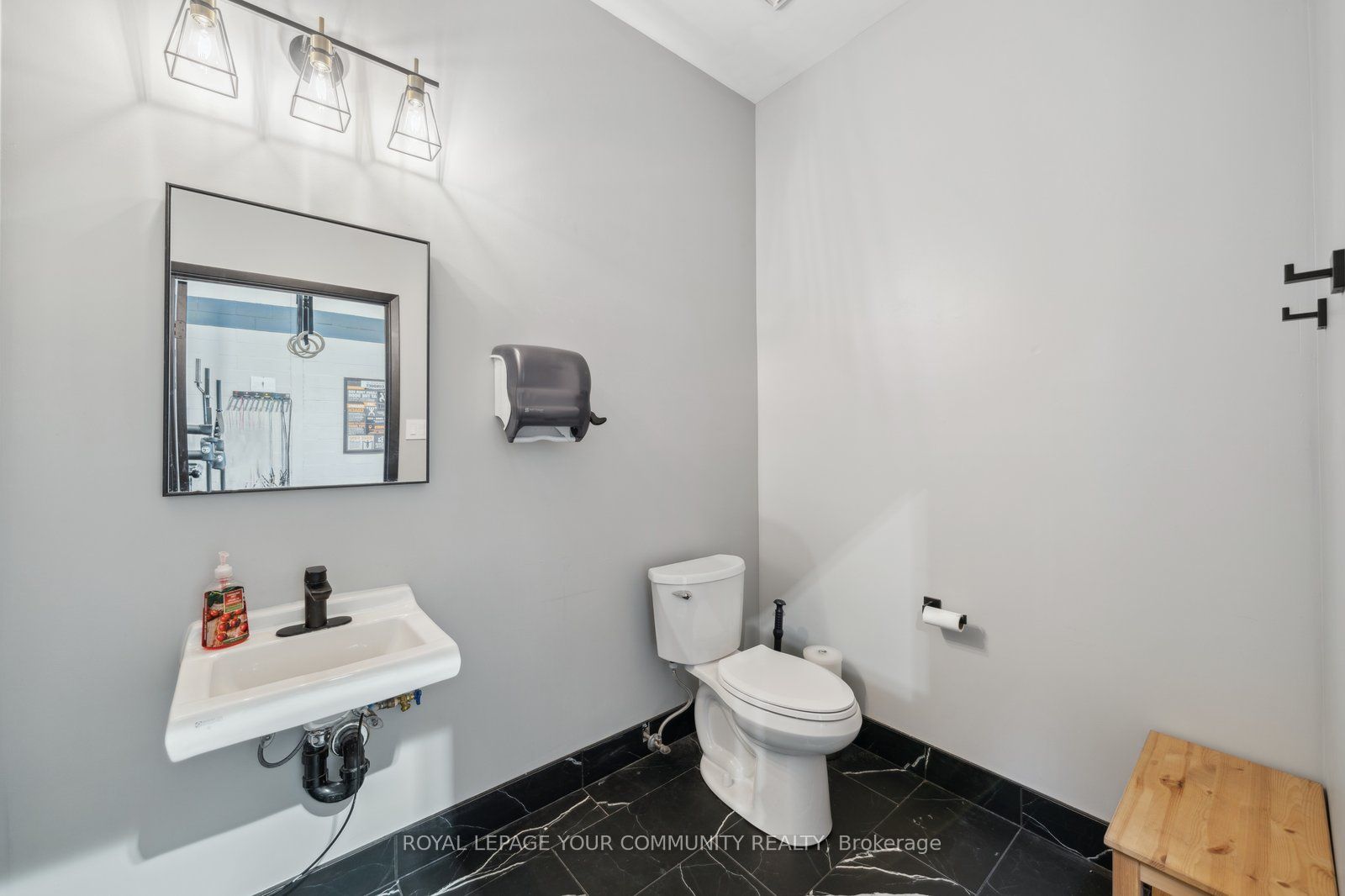 #8 - 561 Edward Avenue Property Photo 11