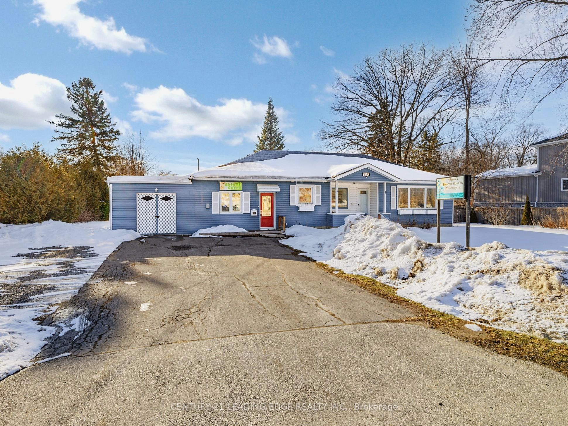350 The Queensway S Property Photo