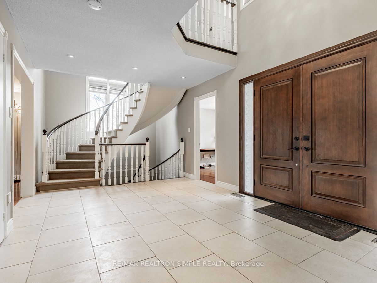 90 Treegrove Circle Property Photo 4