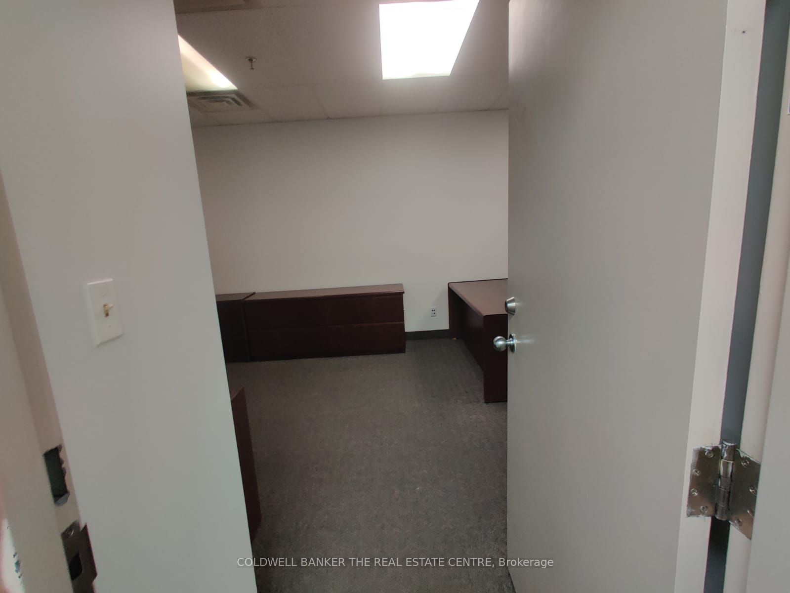 #102 - 16 Esna Park Drive Property Photo 5