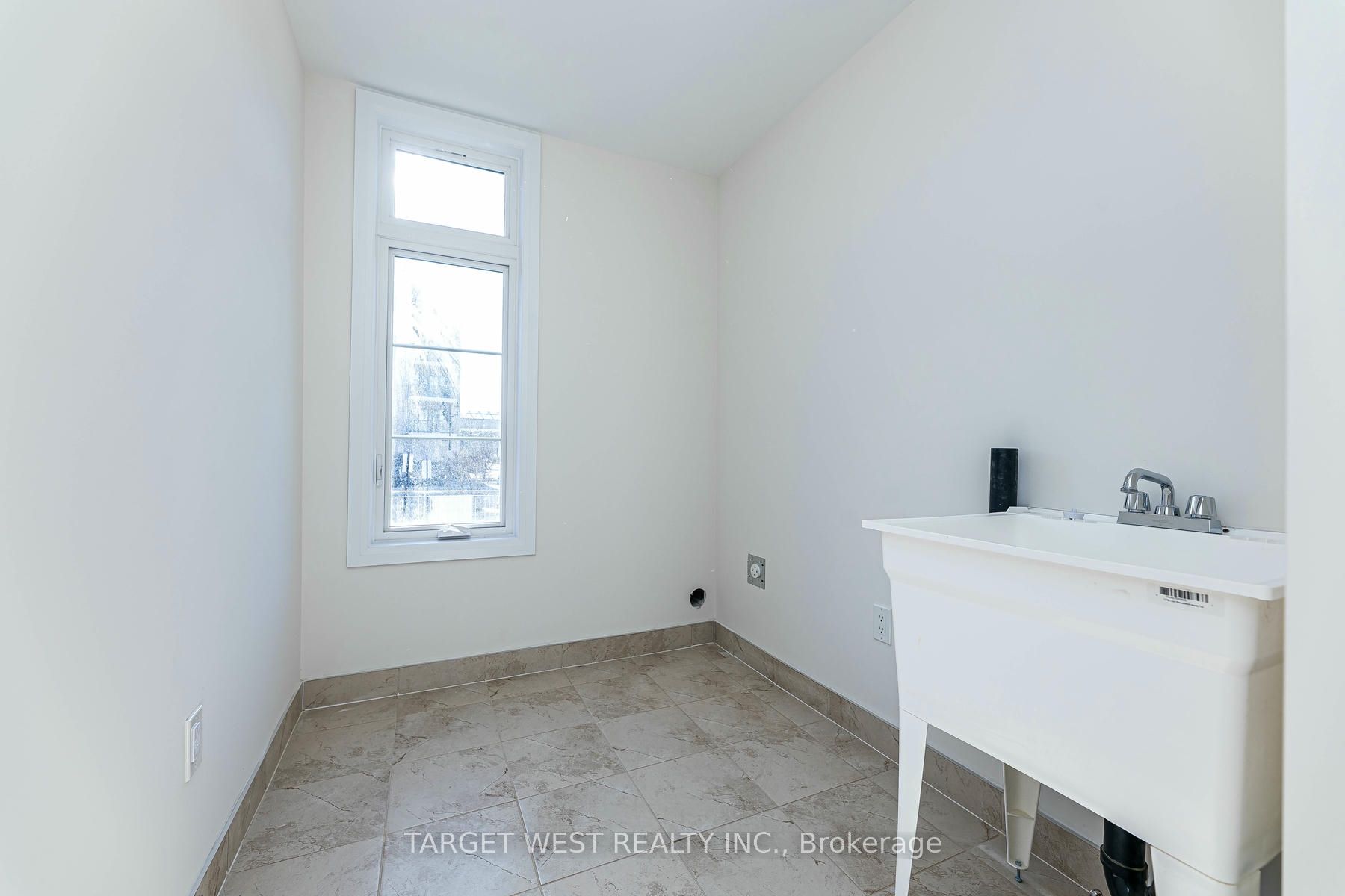 23 Archamault Way Property Photo 10