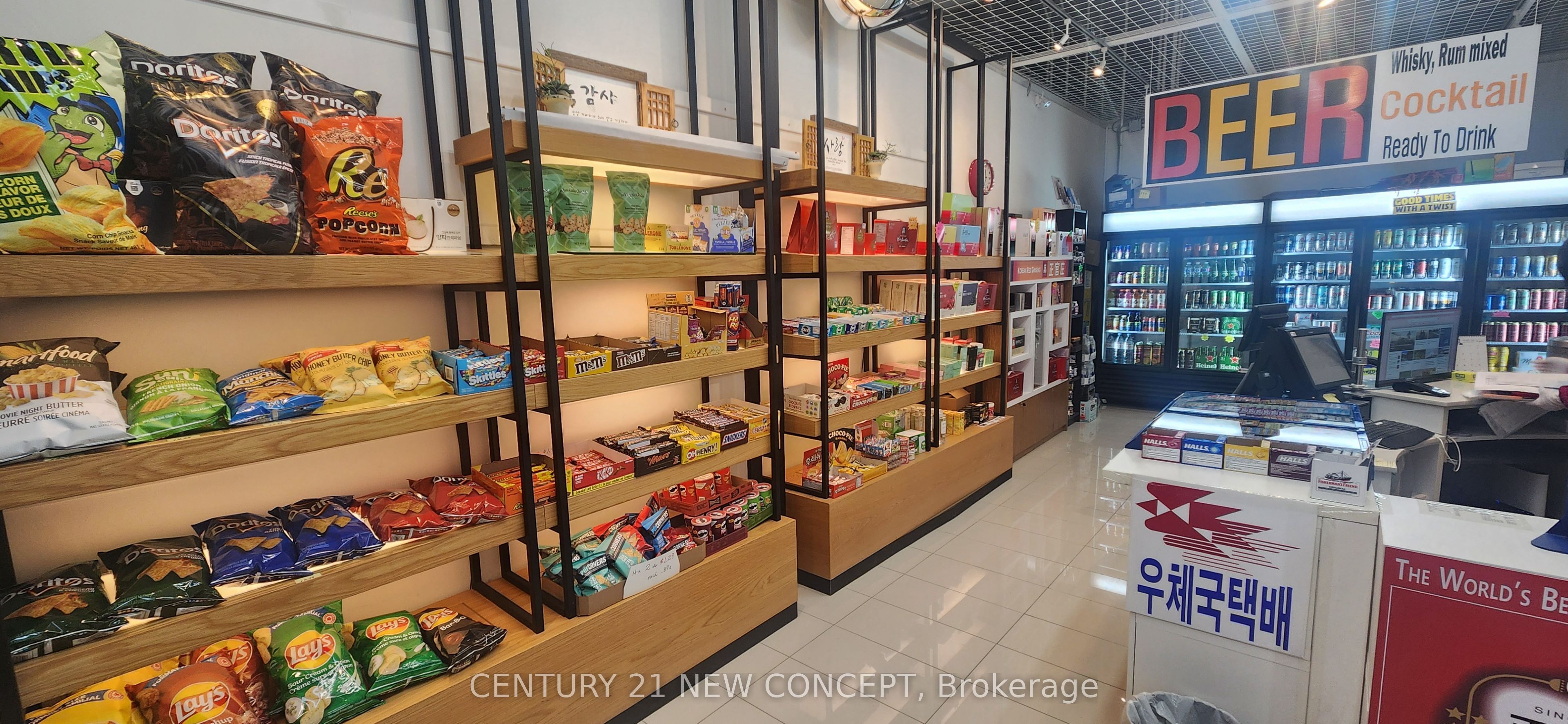 #161 - 7181 Yonge Street Property Photo 2