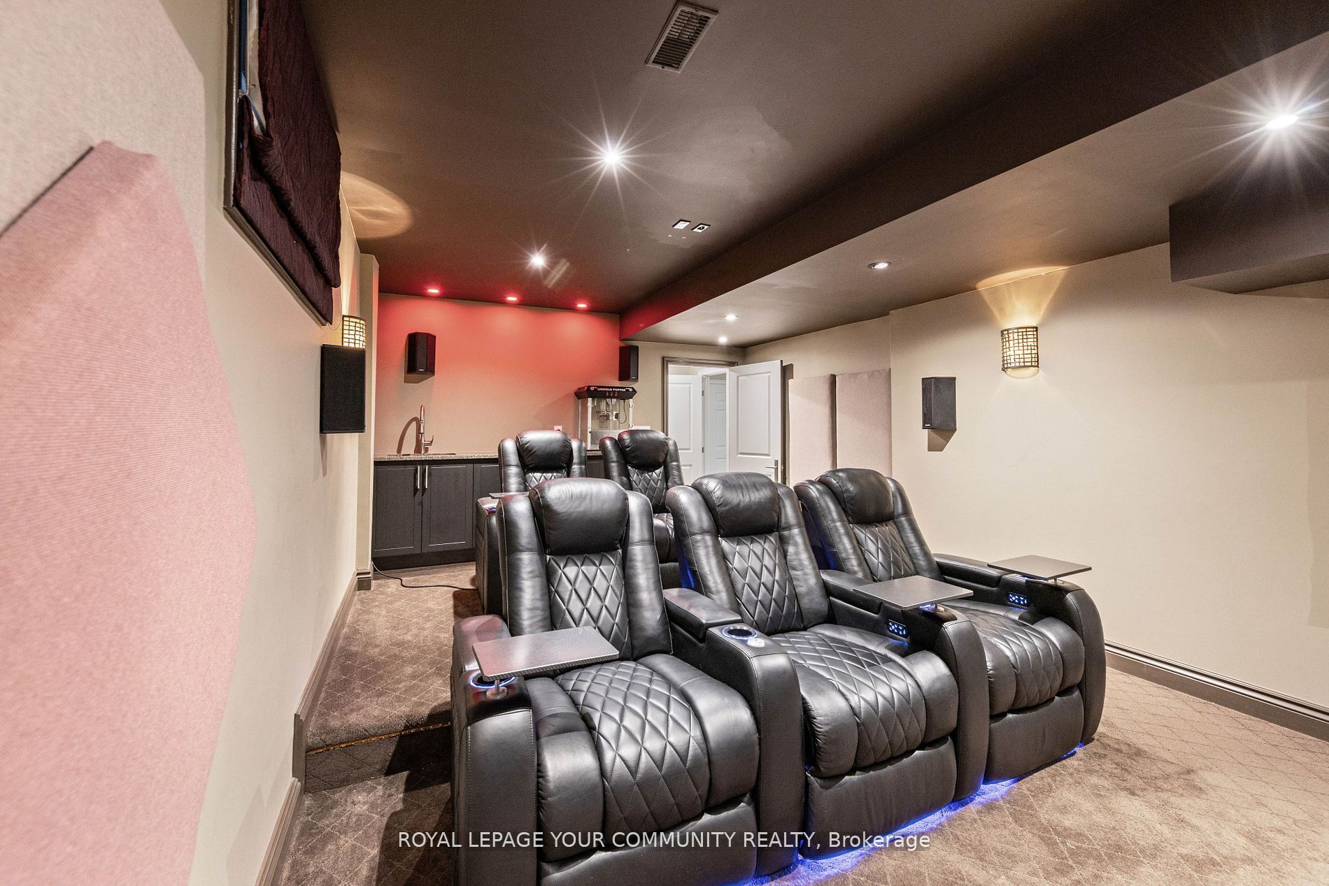 6 Magistrale Court Property Photo 33
