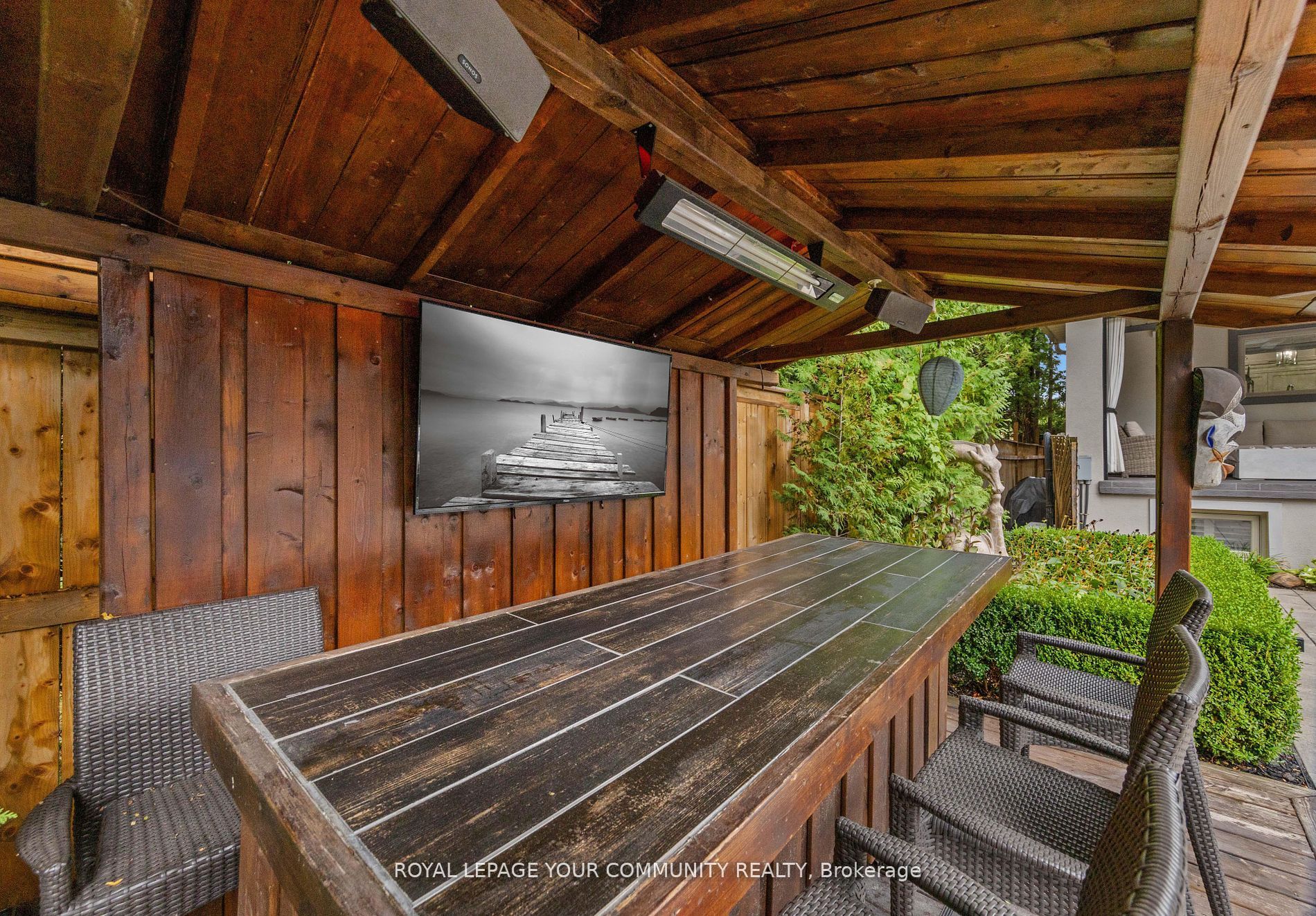 6 Magistrale Court Property Photo 37