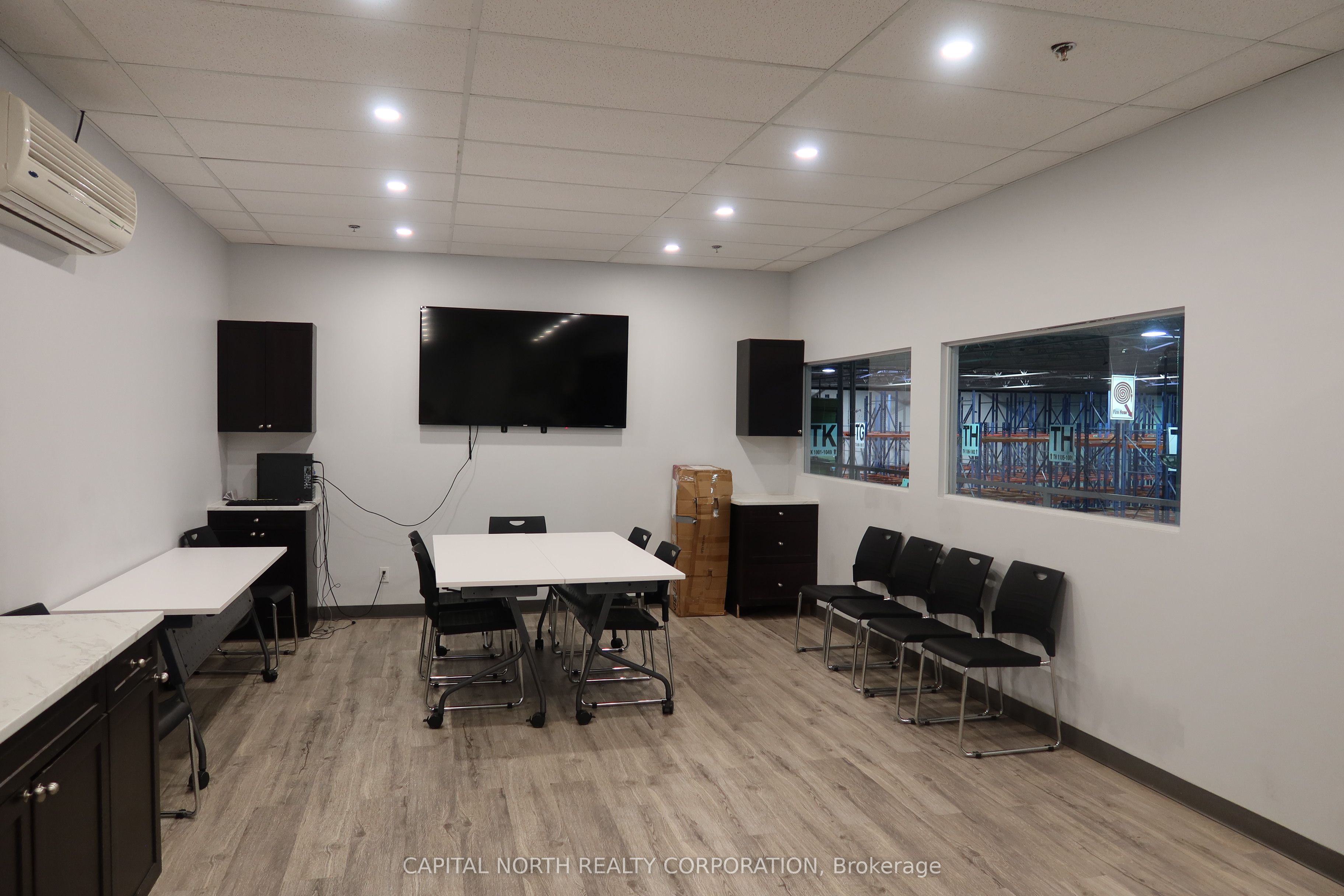 106 Aviva Park Drive Property Photo 6