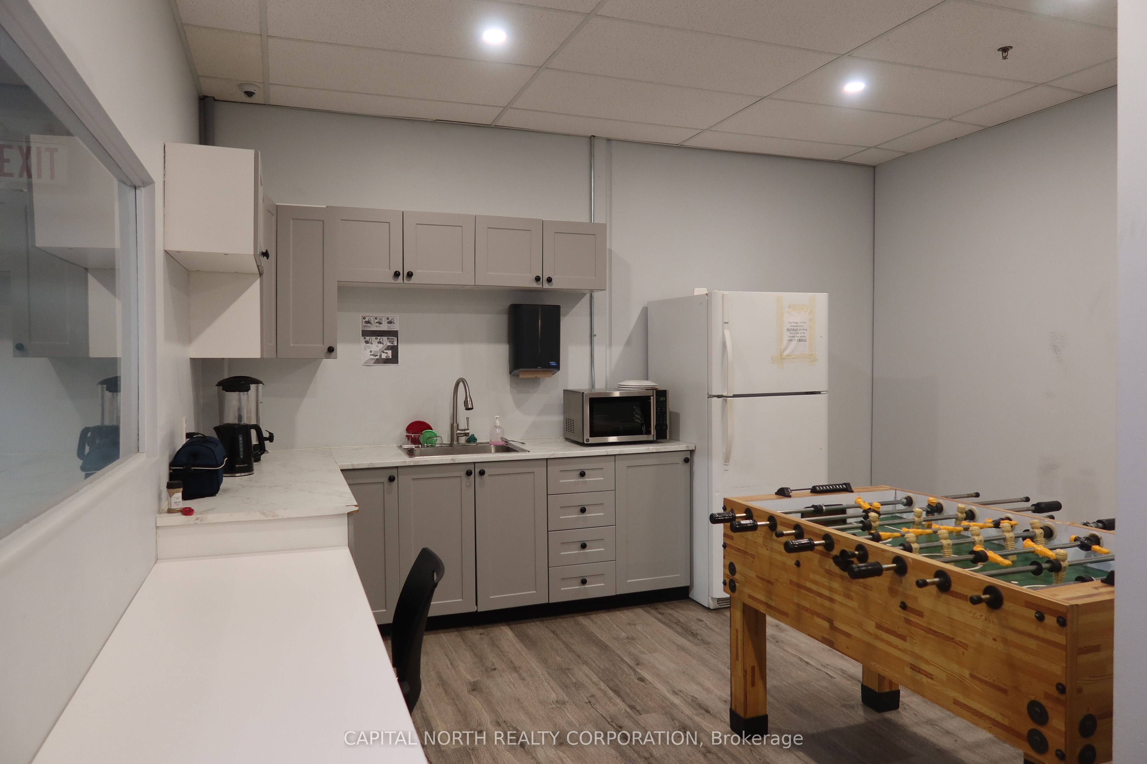 106 Aviva Park Drive Property Photo 7