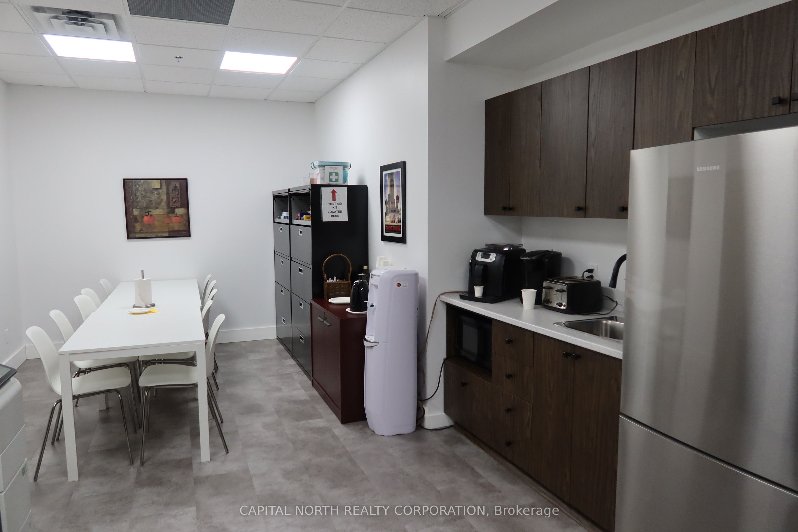 106 Aviva Park Drive Property Photo 27
