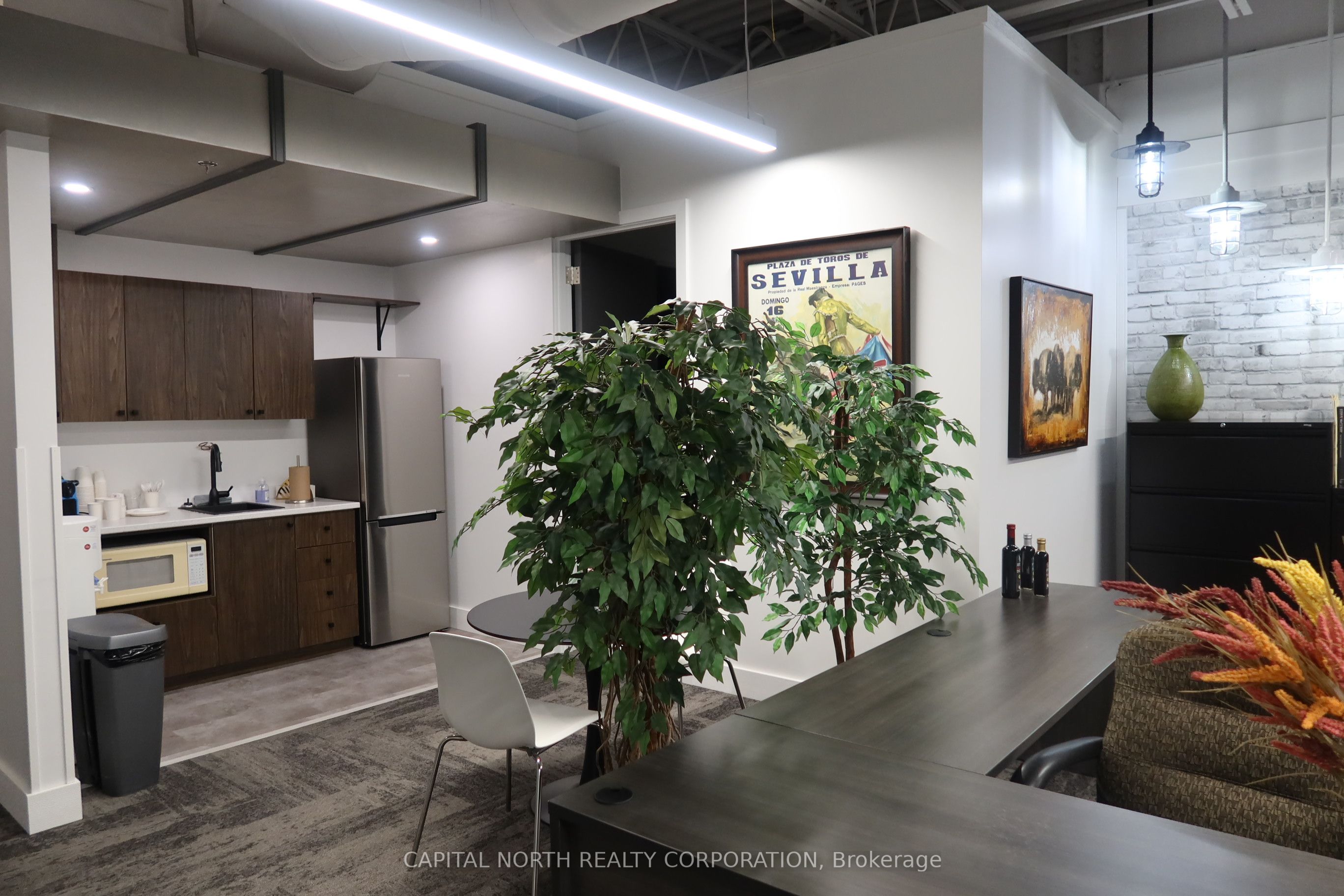 106 Aviva Park Drive Property Photo 30