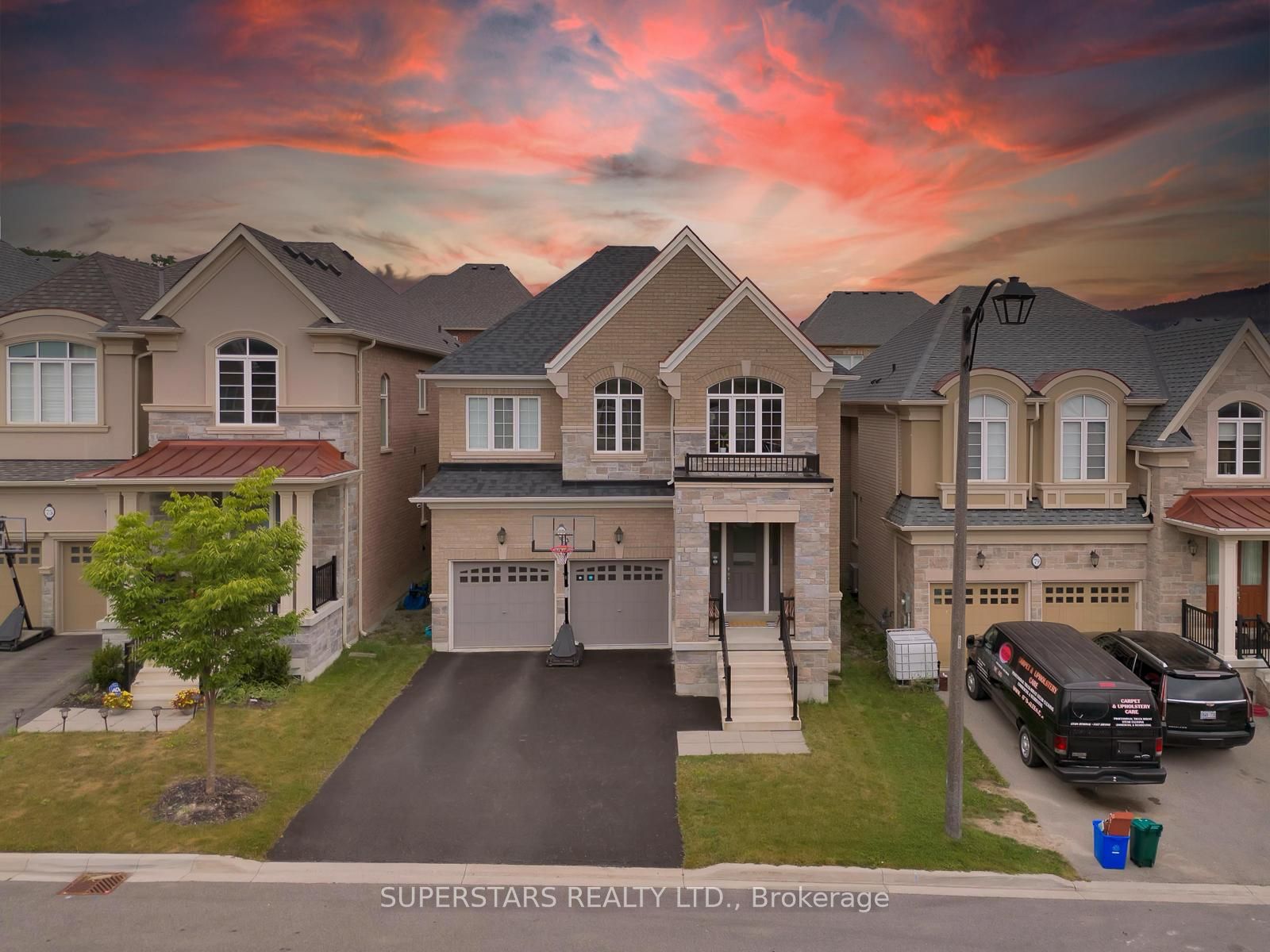 77 Forest Edge Cres Property Photo