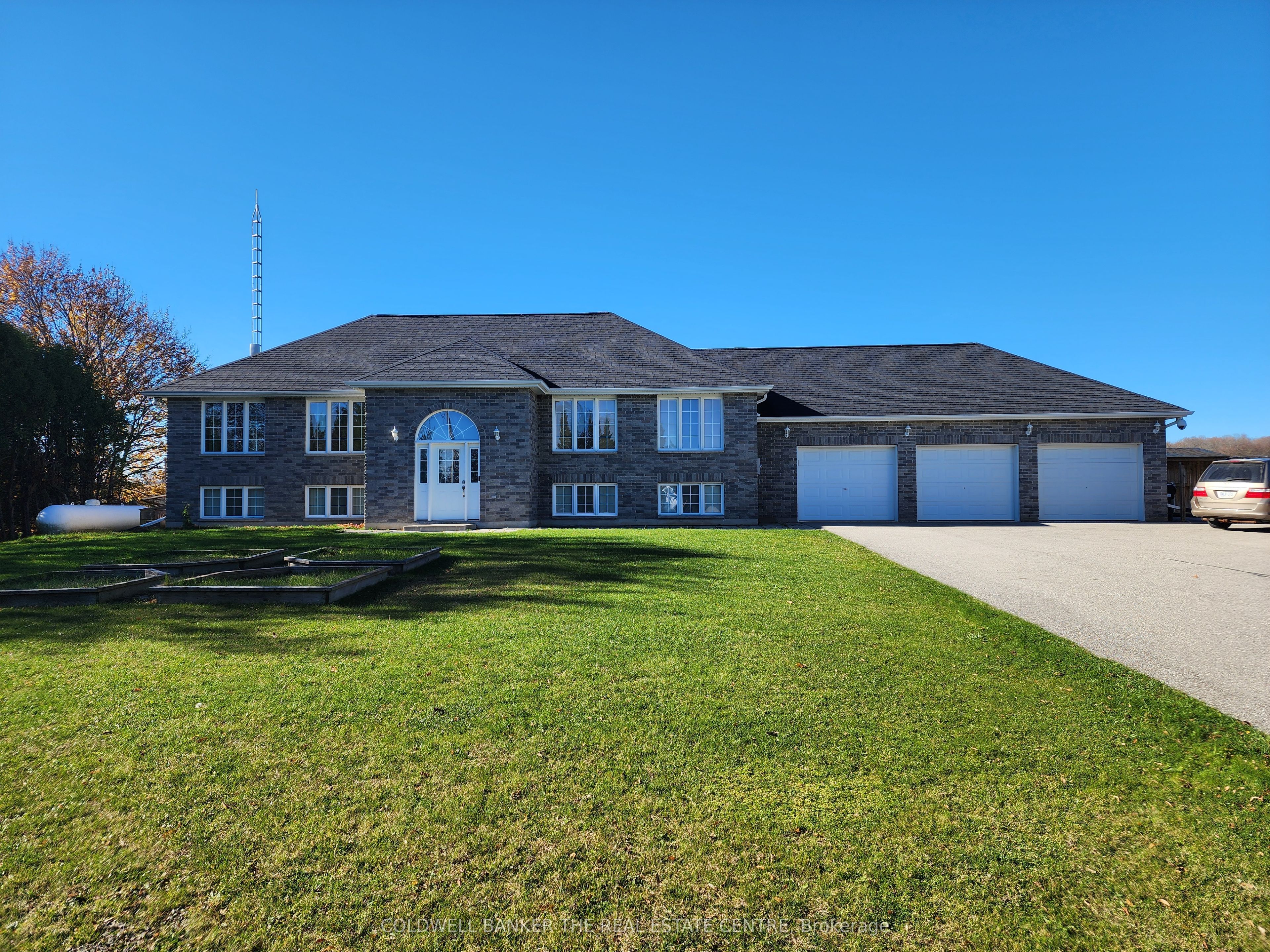 5164 10th Line Property Photo