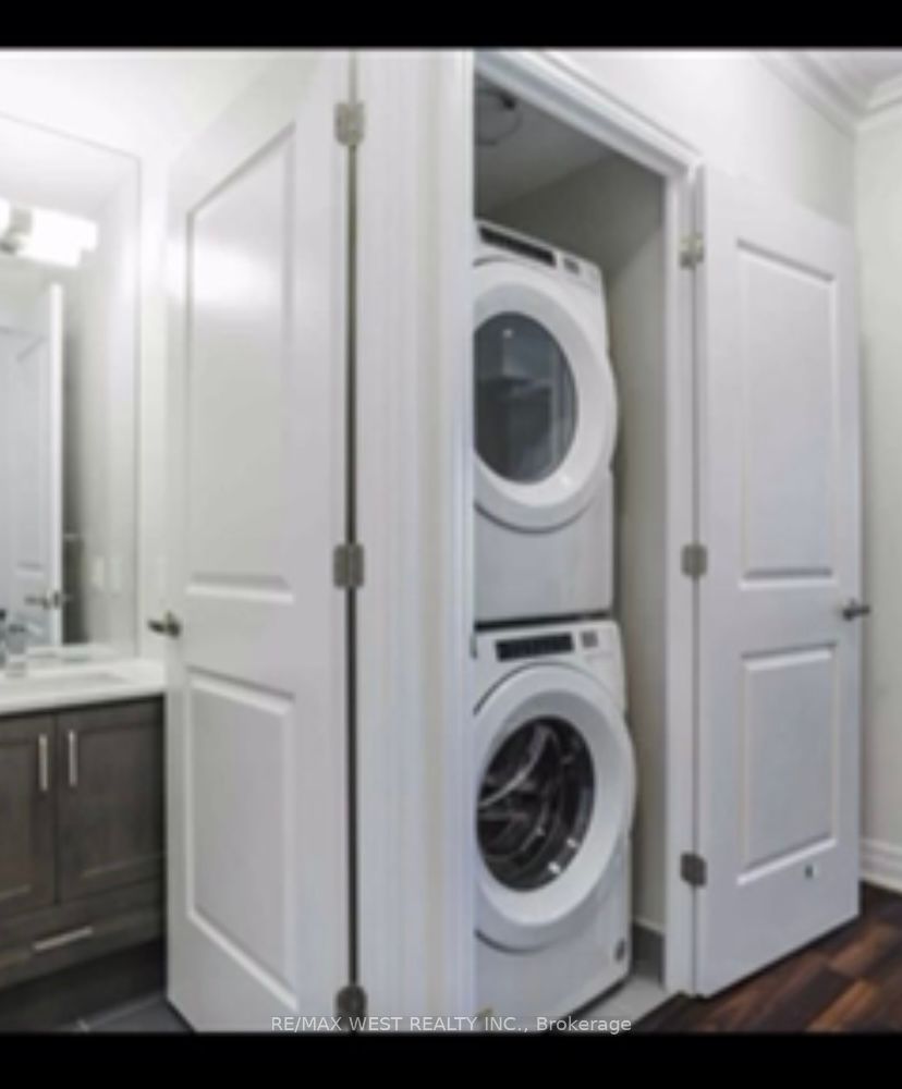 #812 - 9085 Jane Street Property Photo 6