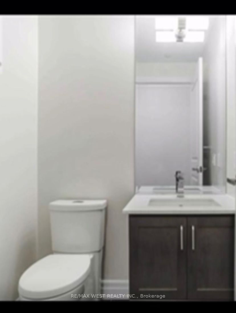 #812 - 9085 Jane Street Property Photo 9