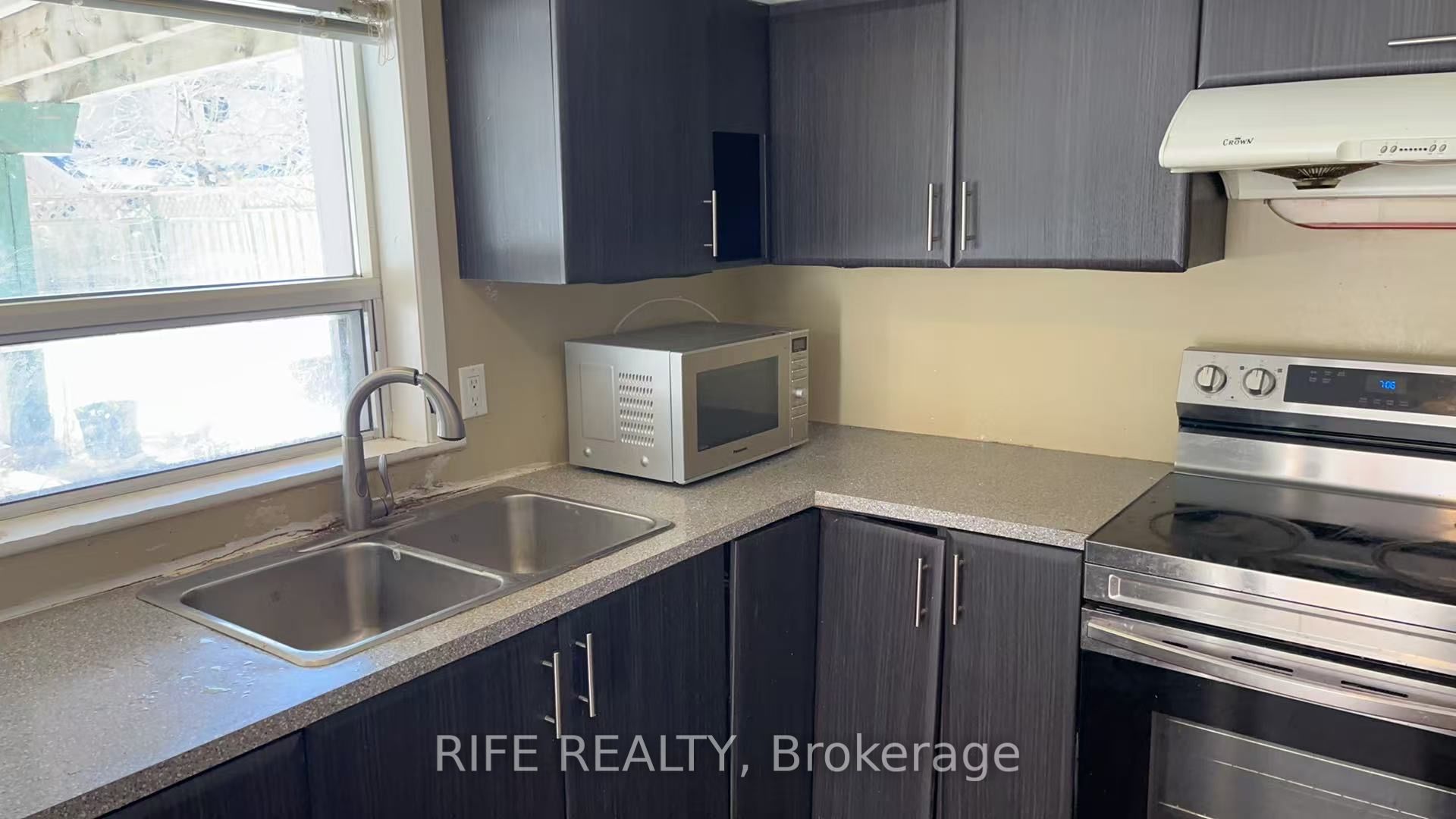 4 Queensgate Court Property Photo 4