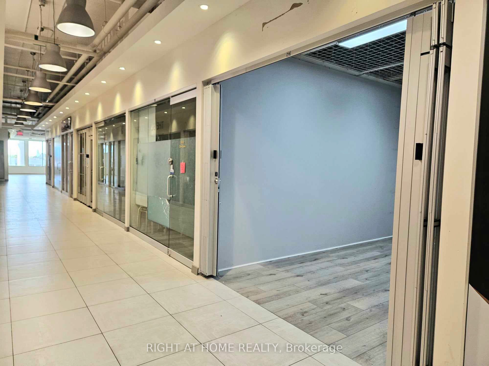 #214 - 7181 Yonge Street Property Photo 2