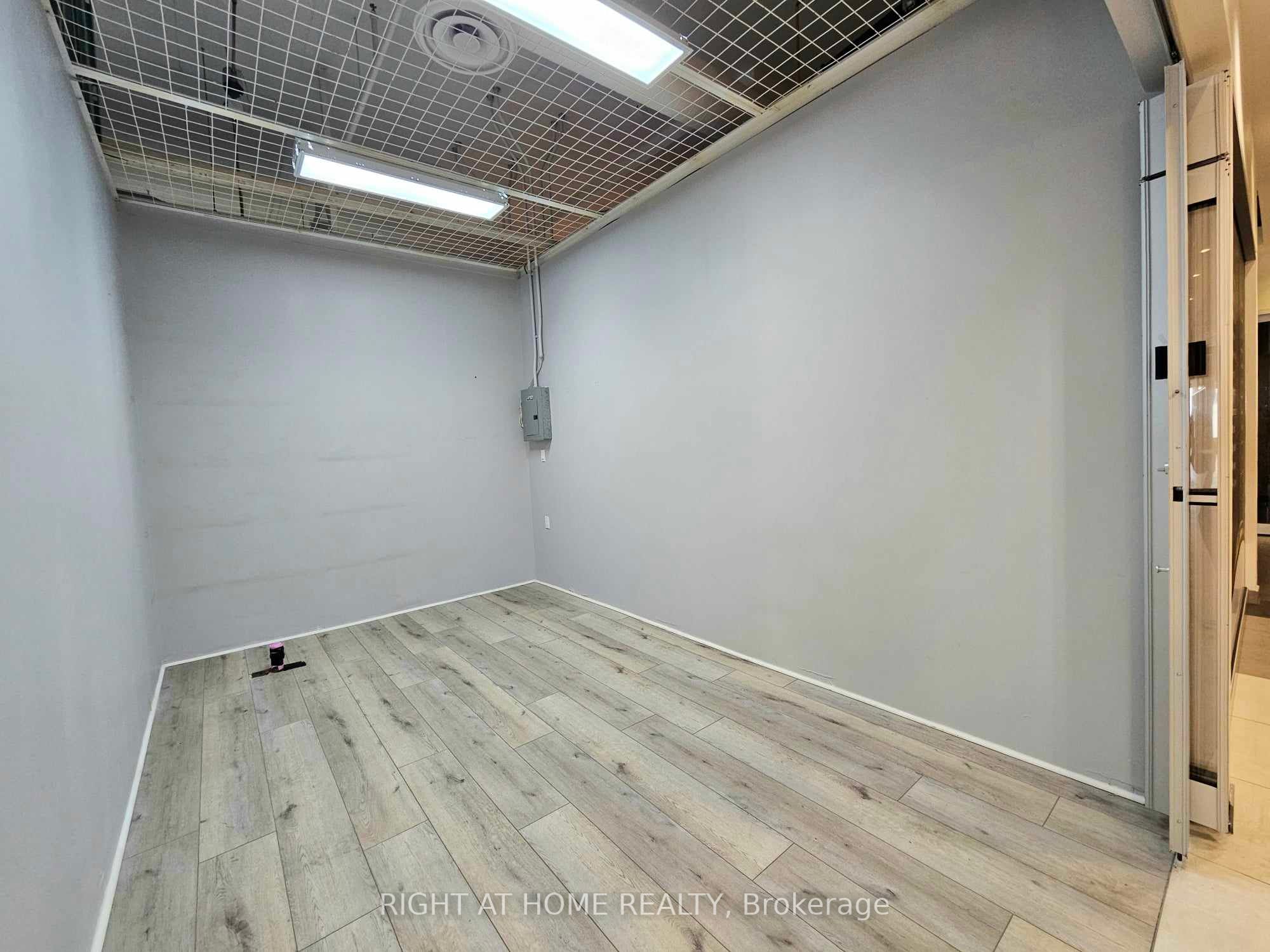 #214 - 7181 Yonge Street Property Photo 4