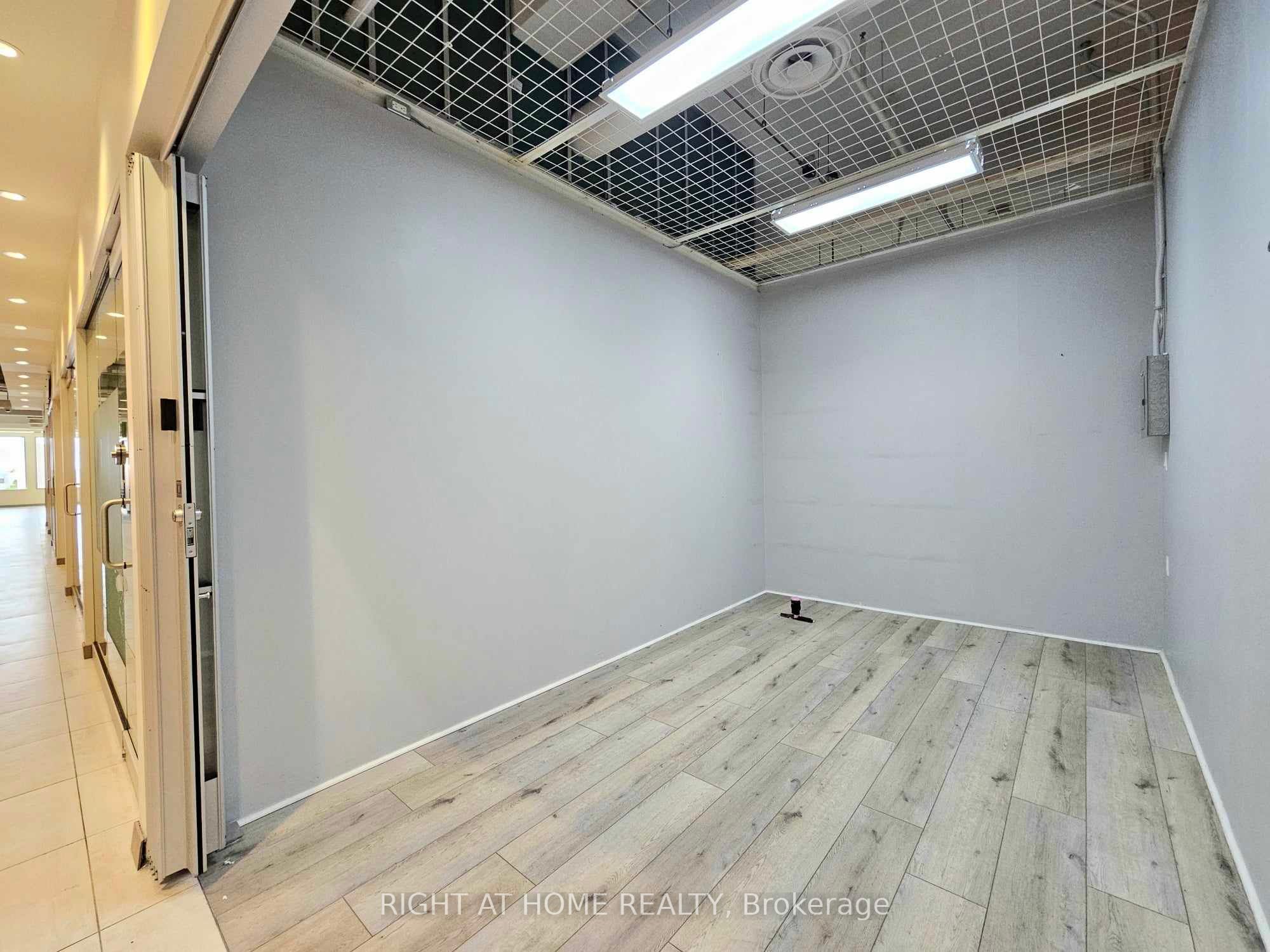 #214 - 7181 Yonge Street Property Photo 7